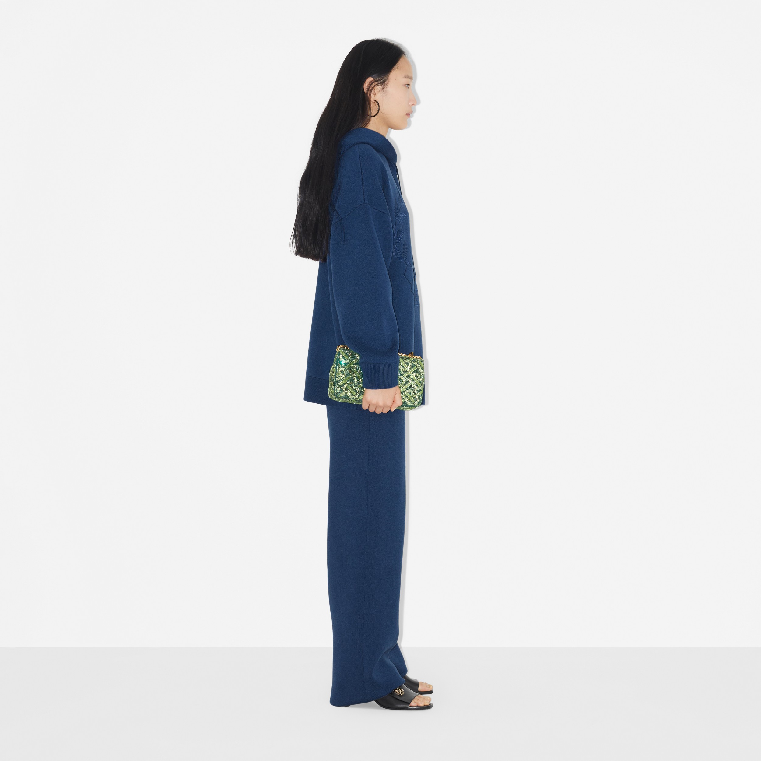 Suéter com capuz oversize com bordado de emblema de folha de carvalho (Azul Marinho Enriquecido) - Mulheres | Burberry® oficial - 3