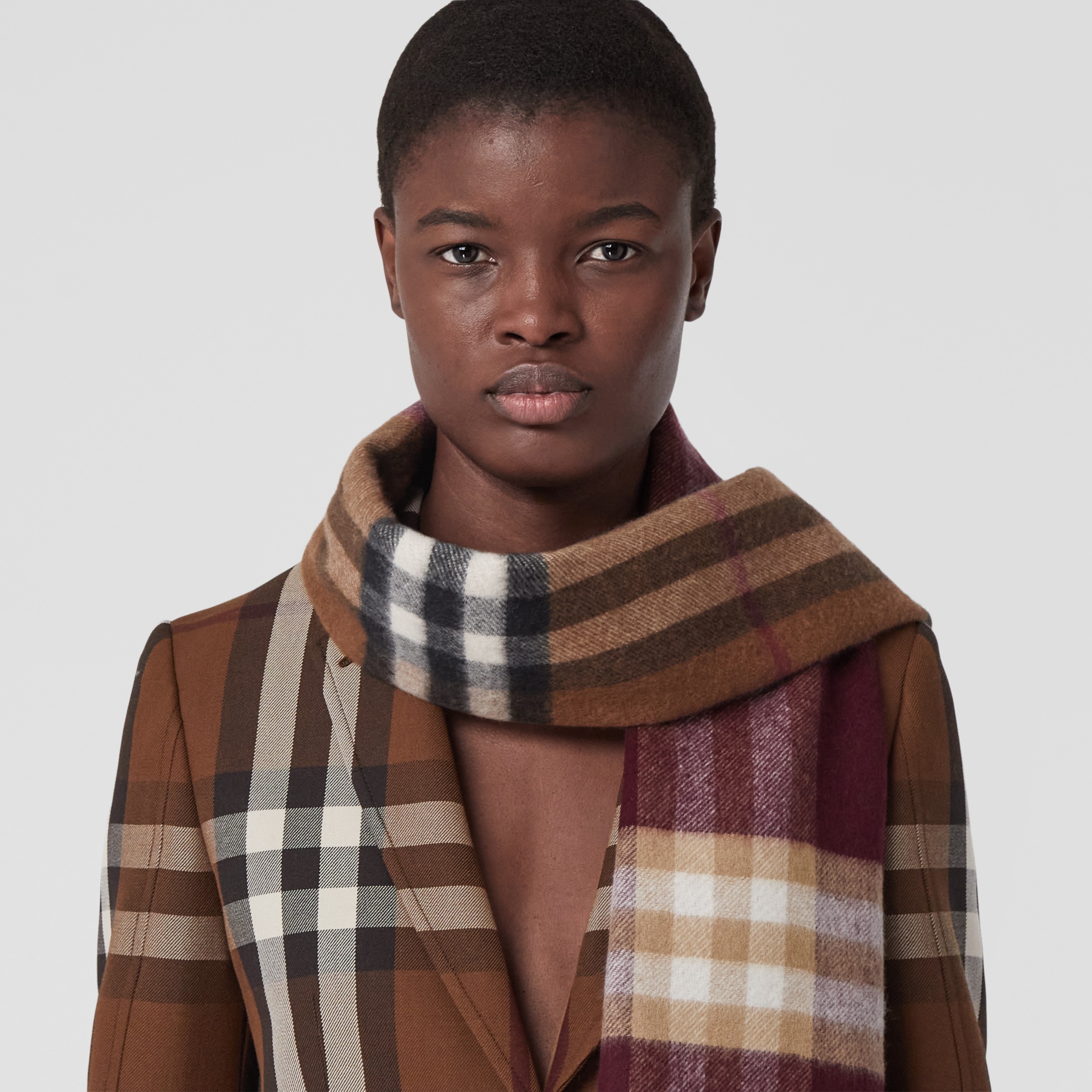 Contrast Check Cashmere Scarf in Dark Birch Brown/burgundy | Burberry®  Official