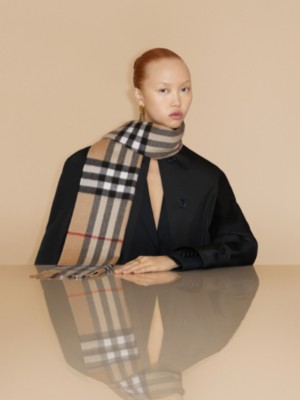 burberry scarf women