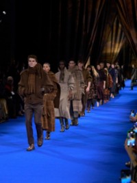 「It's Always Burberry Weather Phase 2」キャンペーンでバーバリーのトレンチコートを着たケイト・ウィンスレット