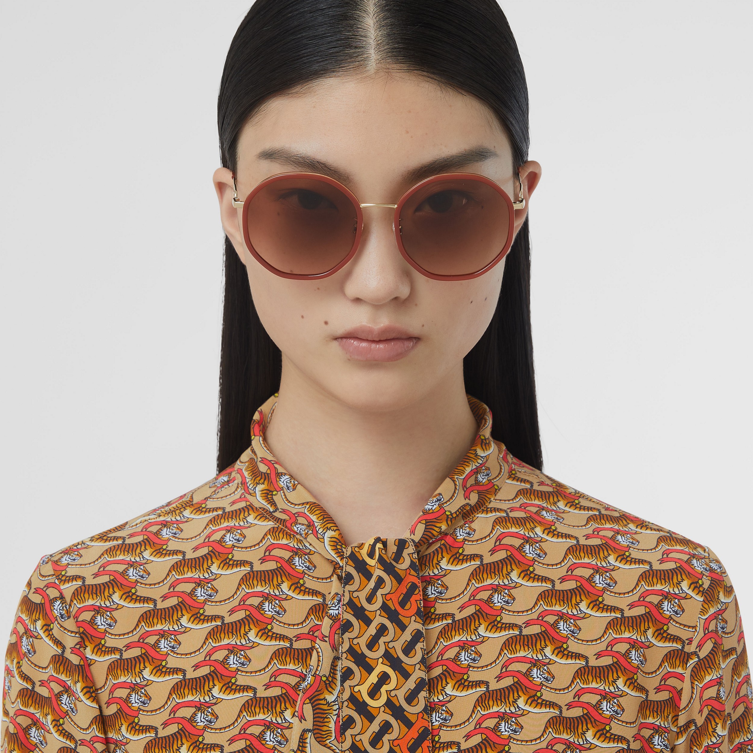 Chain-link Detail Geometric Frame Sunglasses in Orange - Women | Burberry® Official - 2