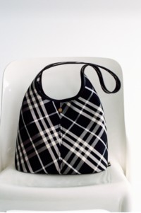 Small Check Shoulder Bag in colour Black/Calico.