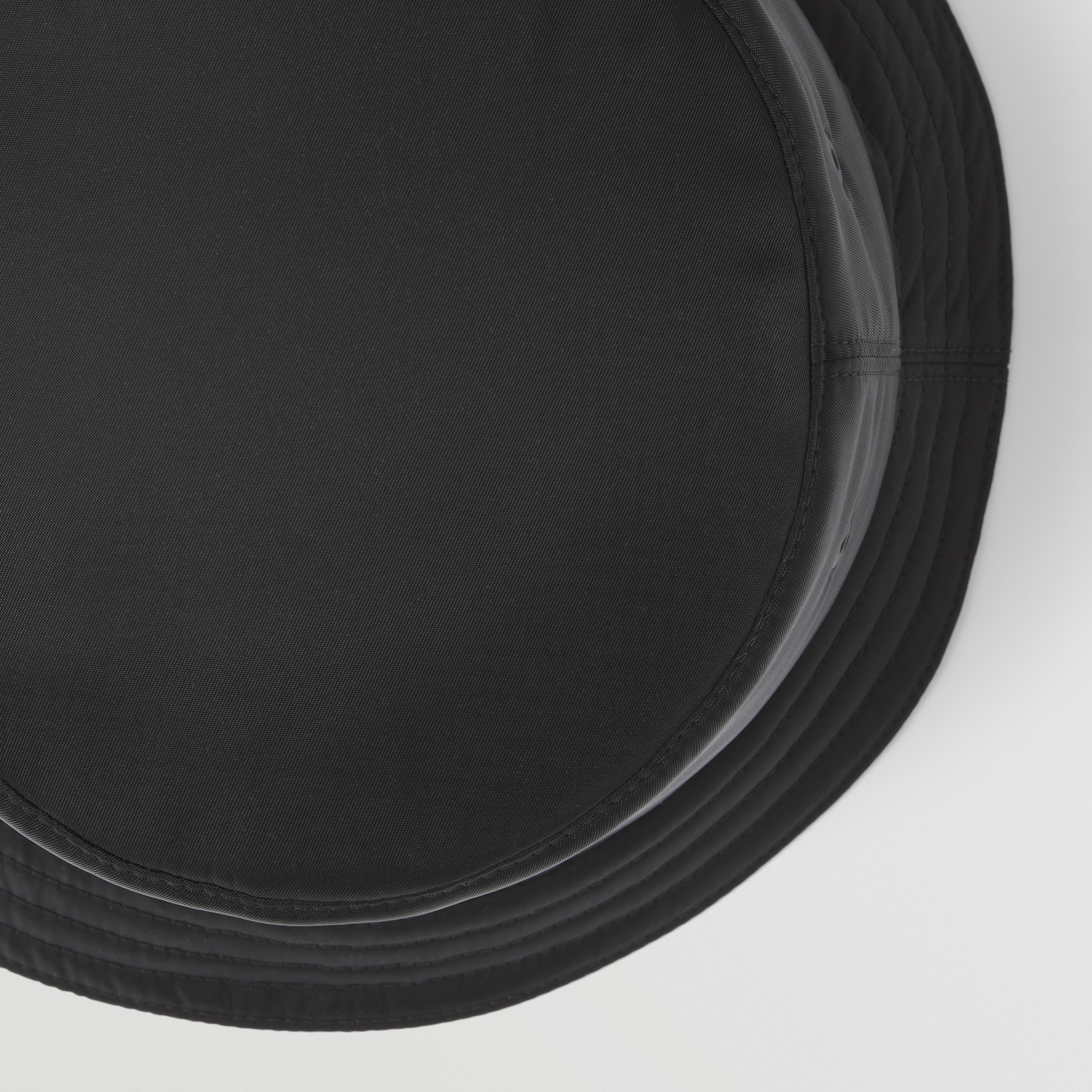 Chapéu Bucket de nylon com estampa Horseferry (Preto) | Burberry® oficial - 2