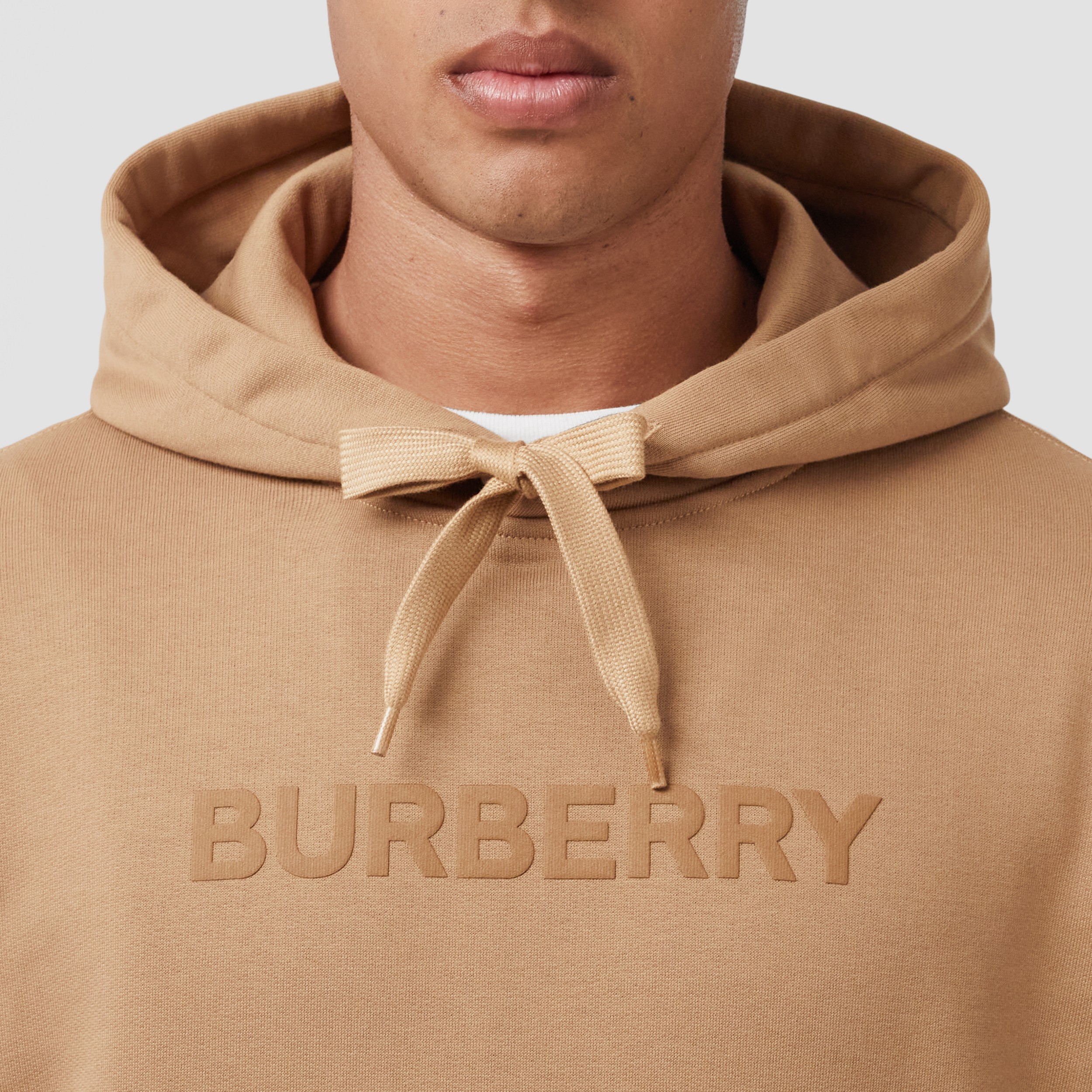 Blusa de moletom com capuz de algodão com estampa de logotipo (Camel) - Homens | Burberry® oficial - 2