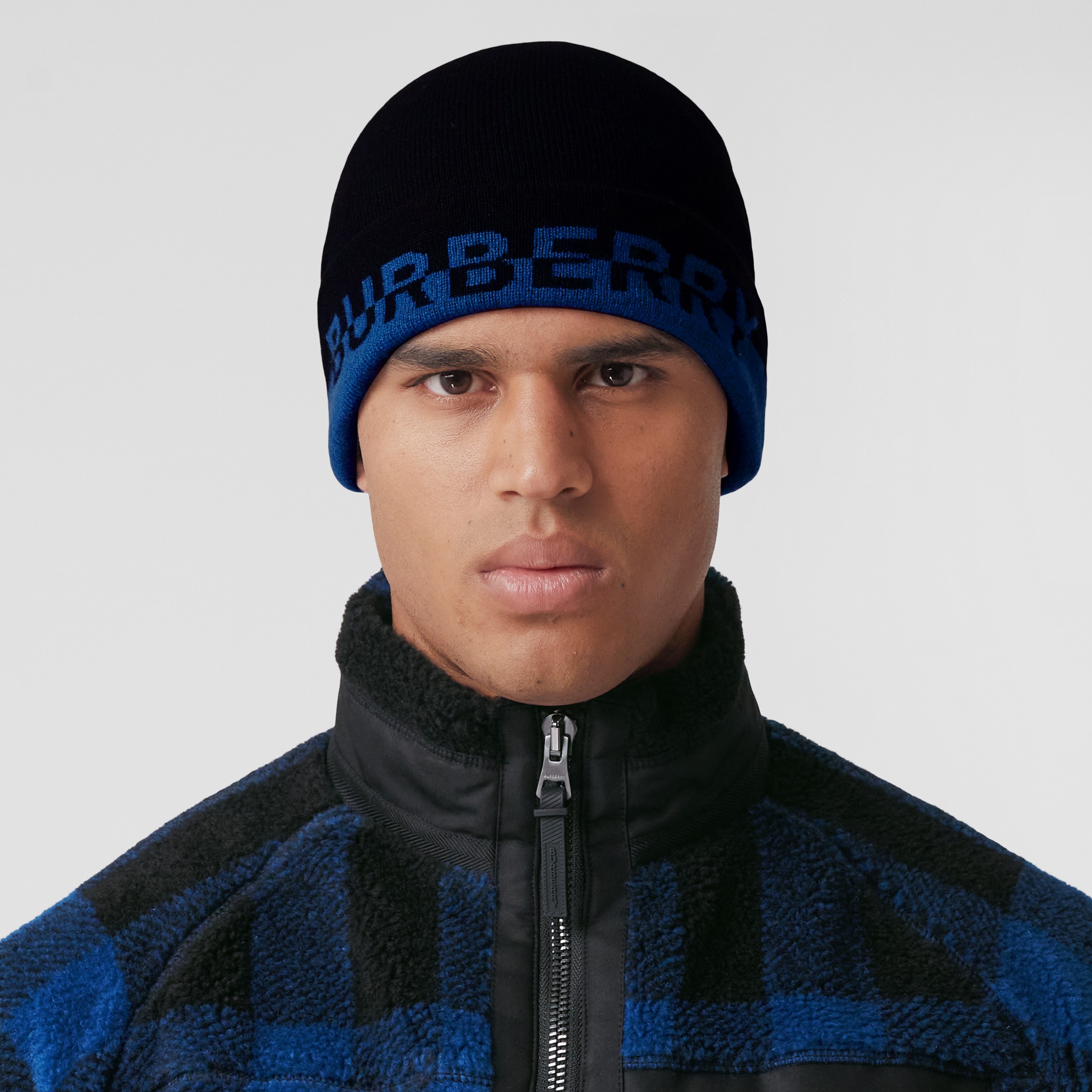 Logo Intarsia Cashmere Beanie in Black/sodalite Blue | Burberry® Official - 4