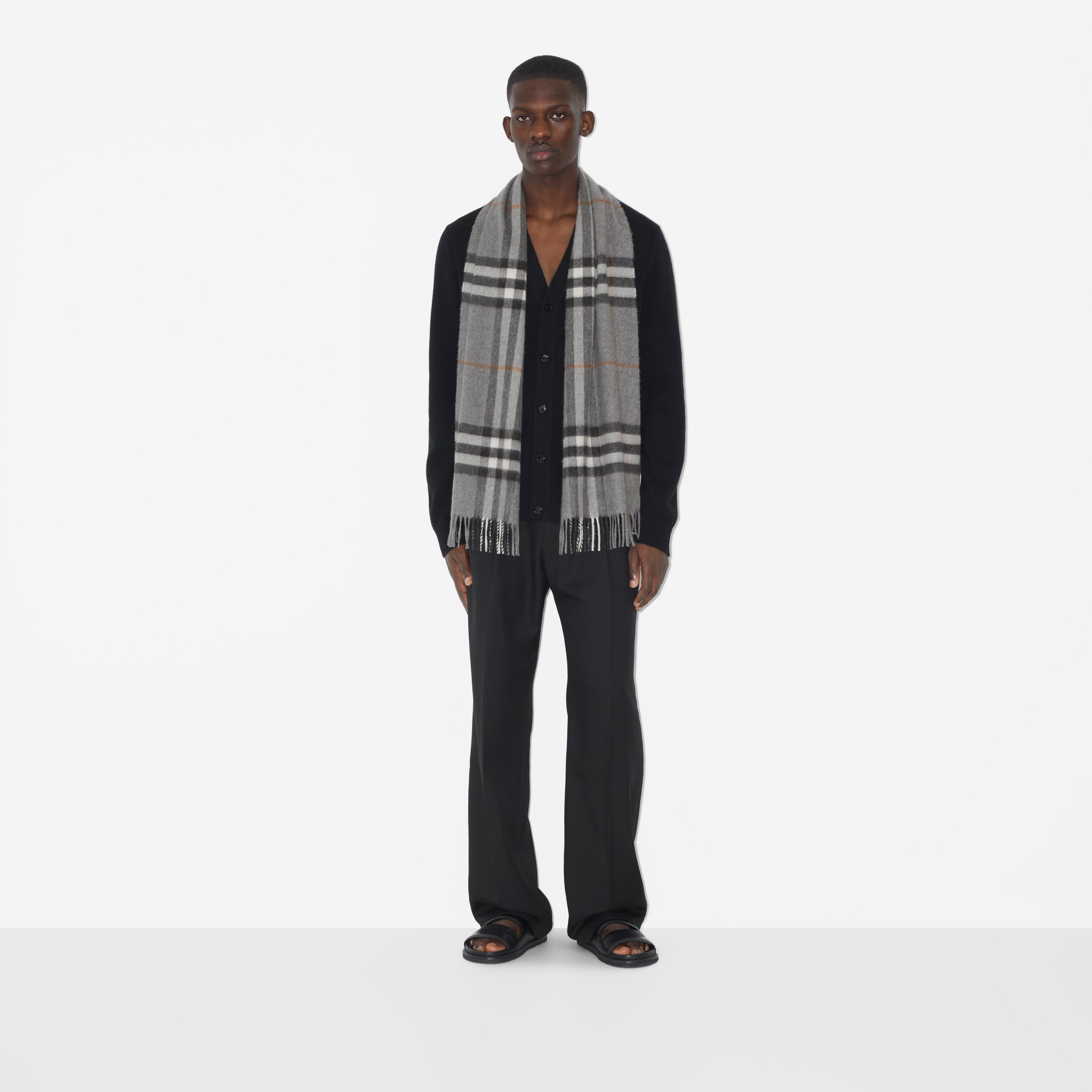 バーバリーチェック カシミアスカーフ (グレー) | Burberry®公式サイト