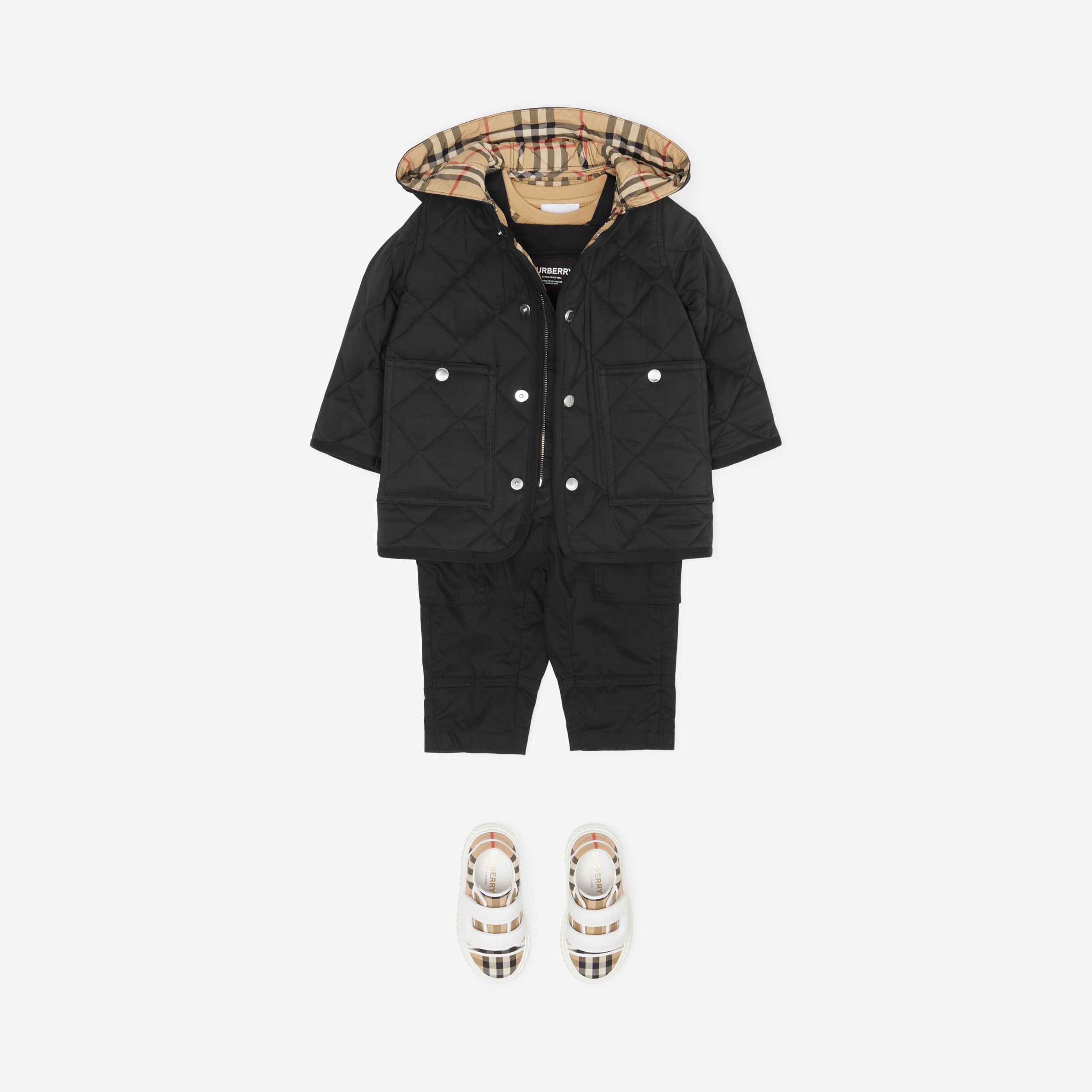 Manteau à capuche en nylon matelassé (Noir) - Enfant | Site officiel Burberry® - 4