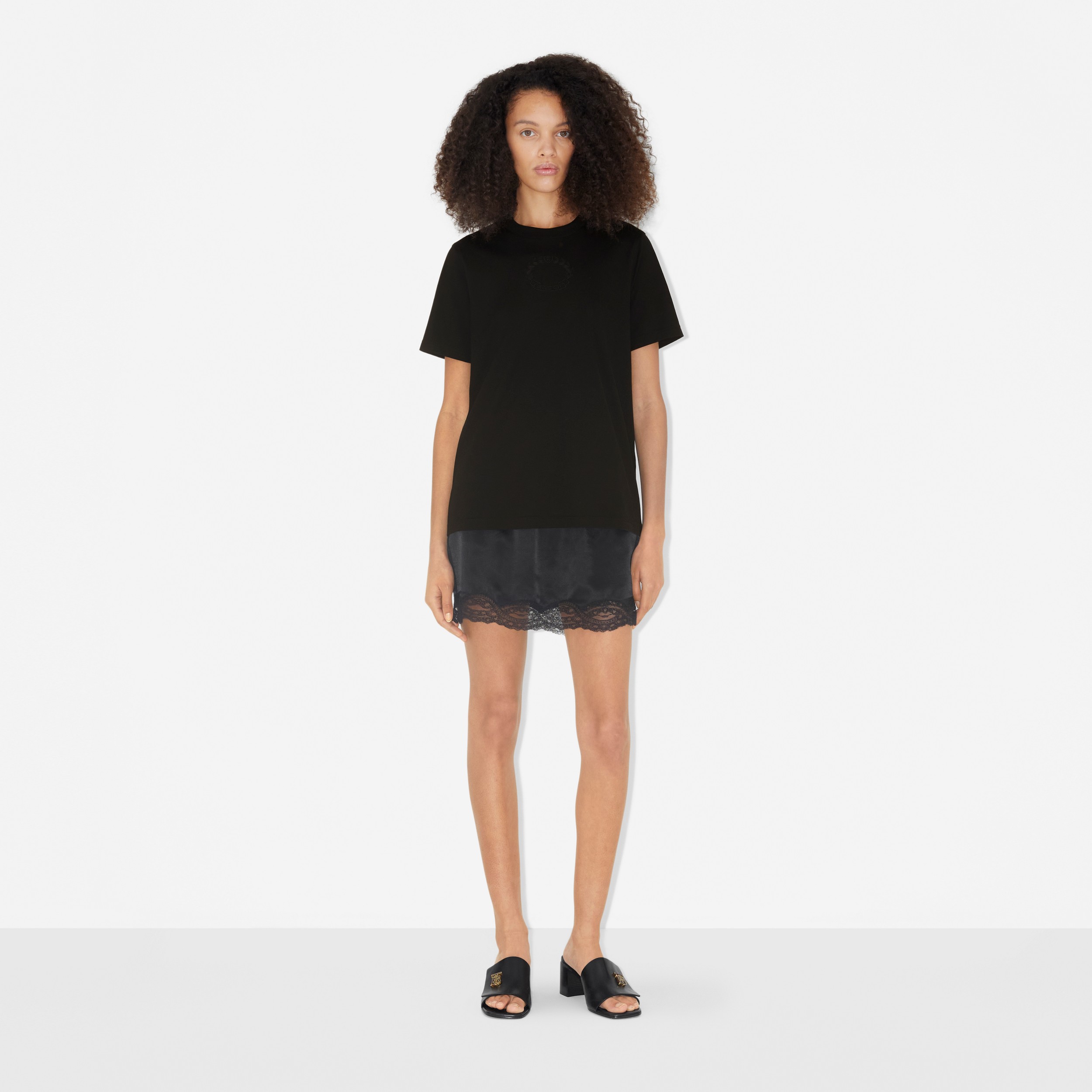 T-shirt en coton avec écusson feuille de chêne brodé (Noir) - Femme | Site officiel Burberry® - 2