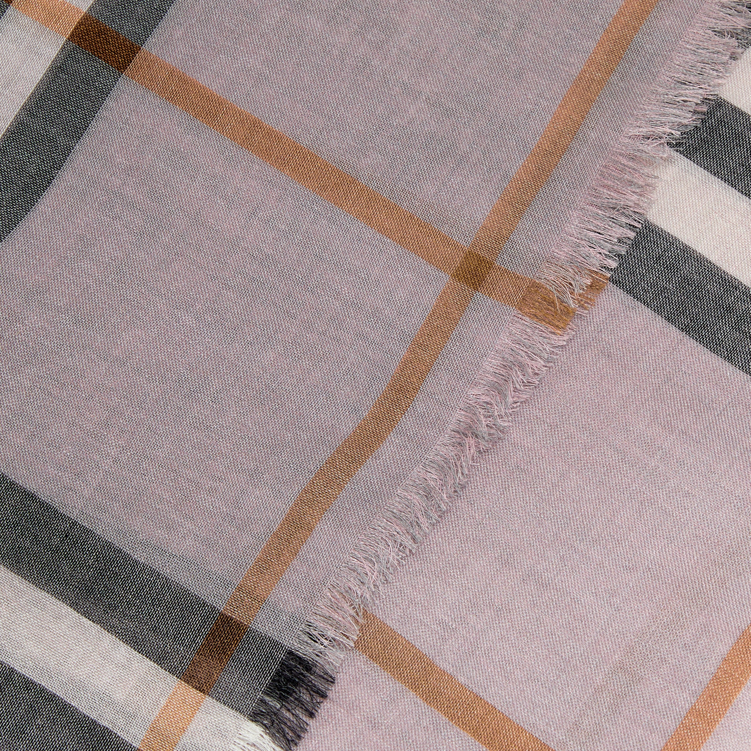 Sciarpa leggera in lana e seta con motivo tartan (Grigio/rosa Caramella Pallido) | Sito ufficiale Burberry® - 2