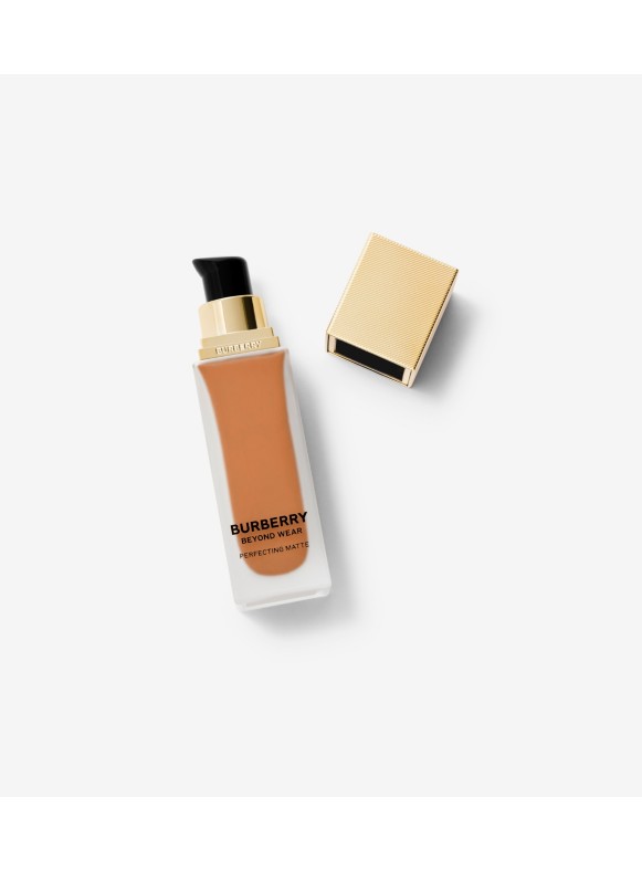 Burberry shop foundation honey