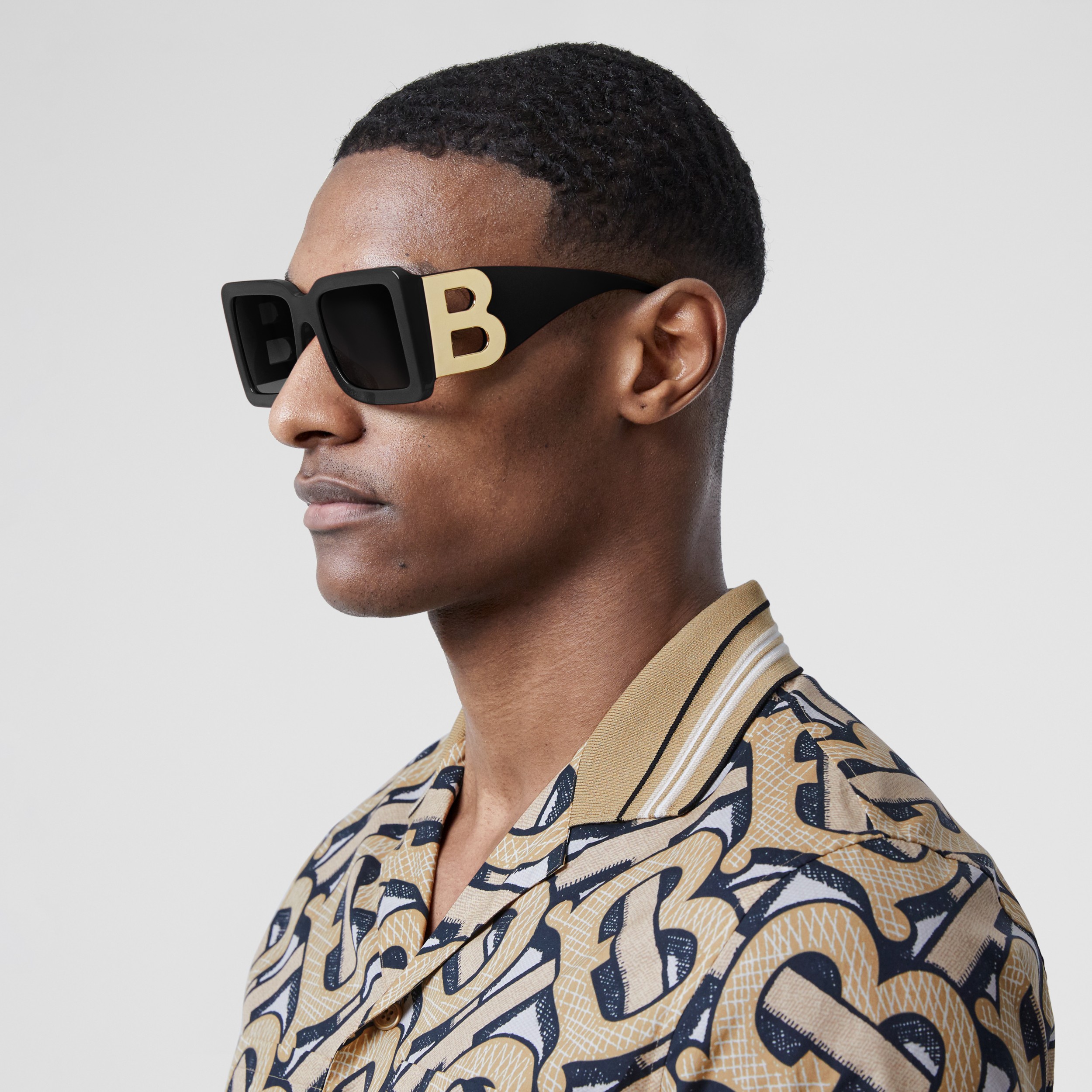 Gafas de sol con montura cuadrada y motivo de letra B (Negro) | Burberry®  oficial