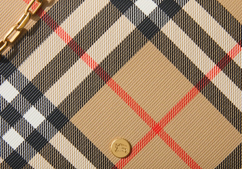 Cartera Check con asa de cadena color arena