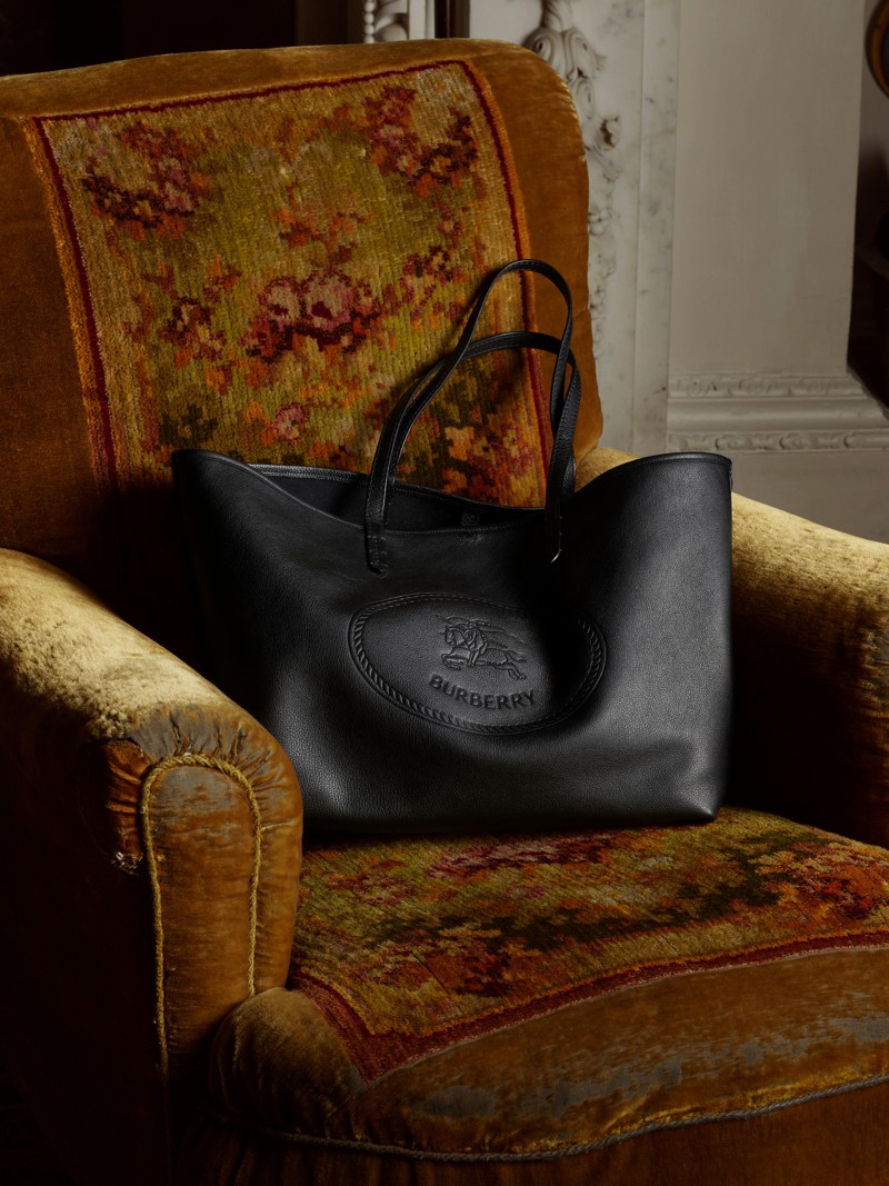 Still product shot of Medium Highlands Tote in colour Black