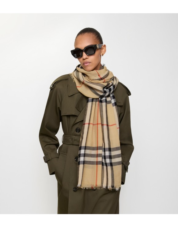 ウィメンズ ライトウェイトスカーフ | Burberry® 公式サイト