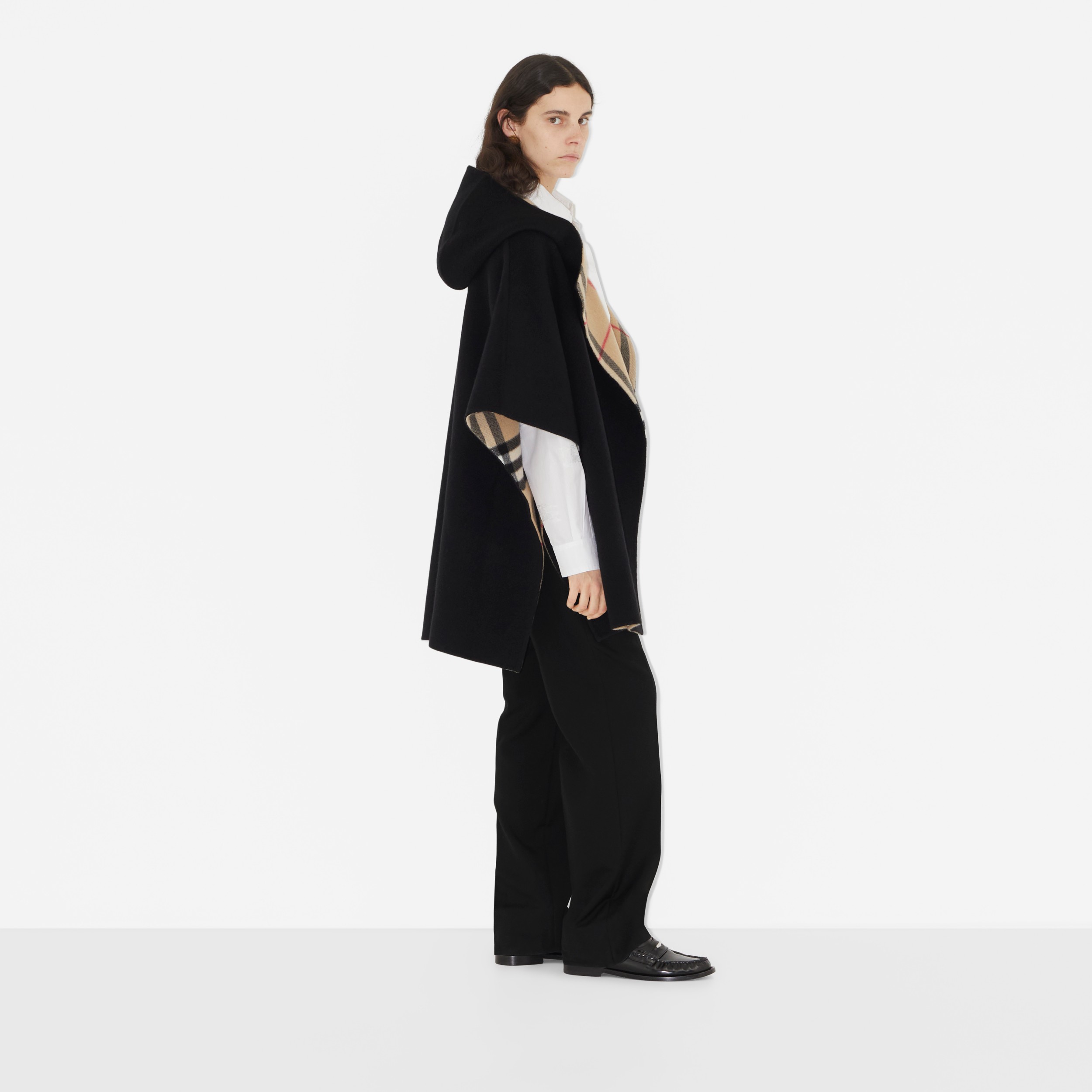 Wendbares Kaschmir-Cape mit Kapuze (Schwarz/vintage-beige) | Burberry® - 3