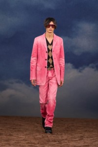 Burberry SS26 Show model Ruben Bilan Carroll wearing a pink Coated denim tailored jacket and Argyle knit vest