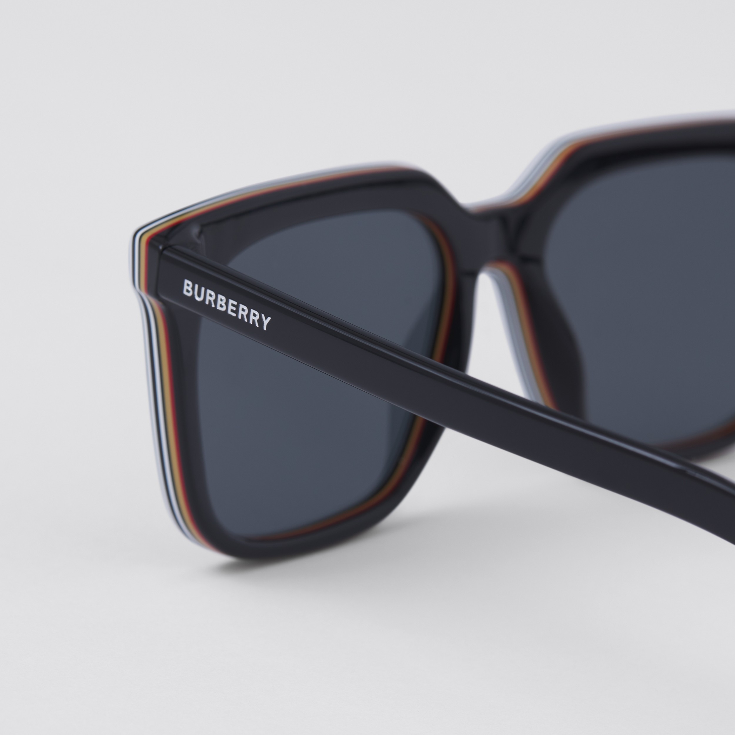 Óculos de sol com armação quadrada e detalhe de listras (Azul) - Homens | Burberry® oficial - 2