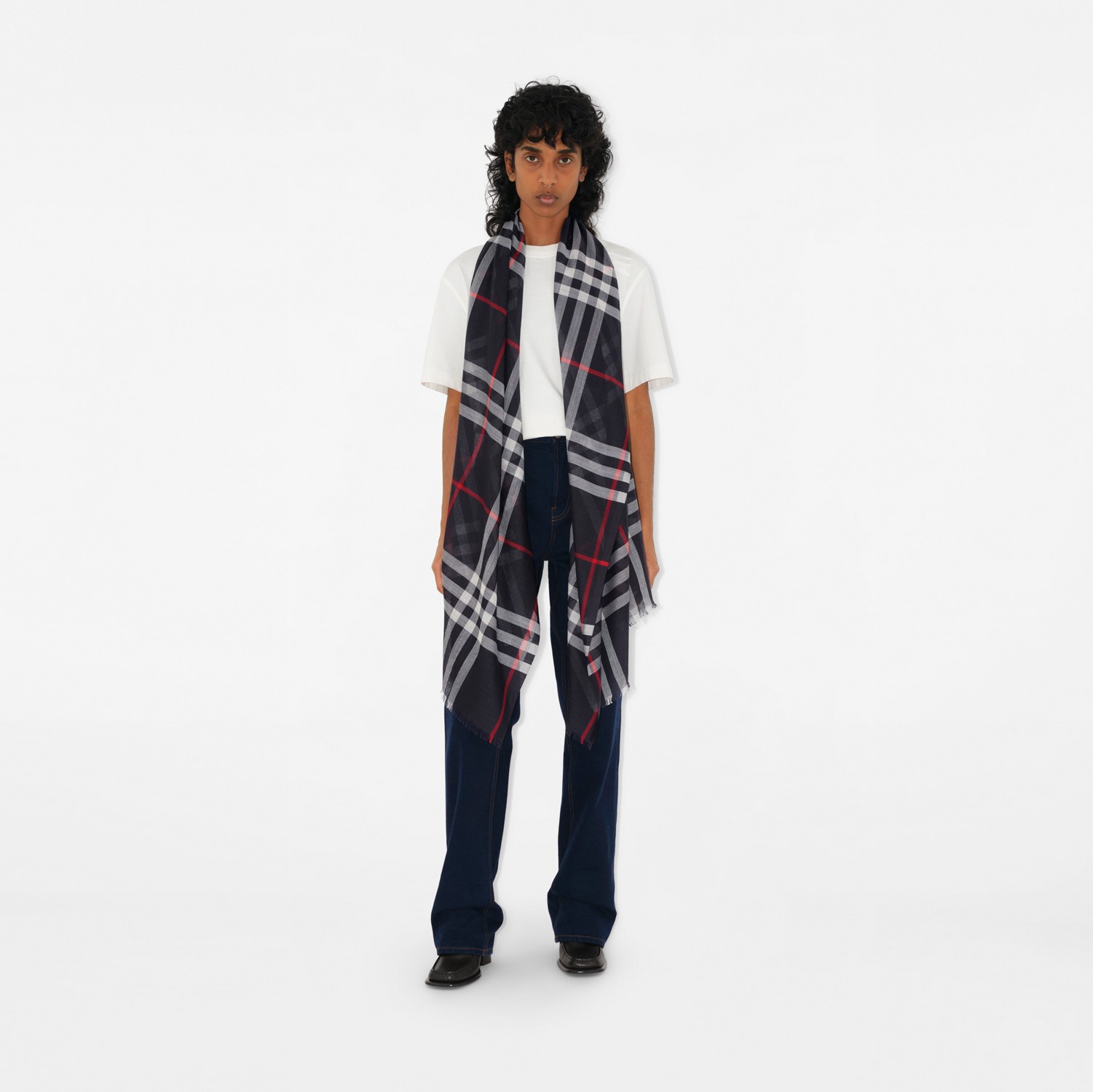 チェック ウールシルク スカーフ (ネイビー) | Burberry®公式サイト チェック ウールシルク スカーフ (ネイビー) | Burberry®公式サイト