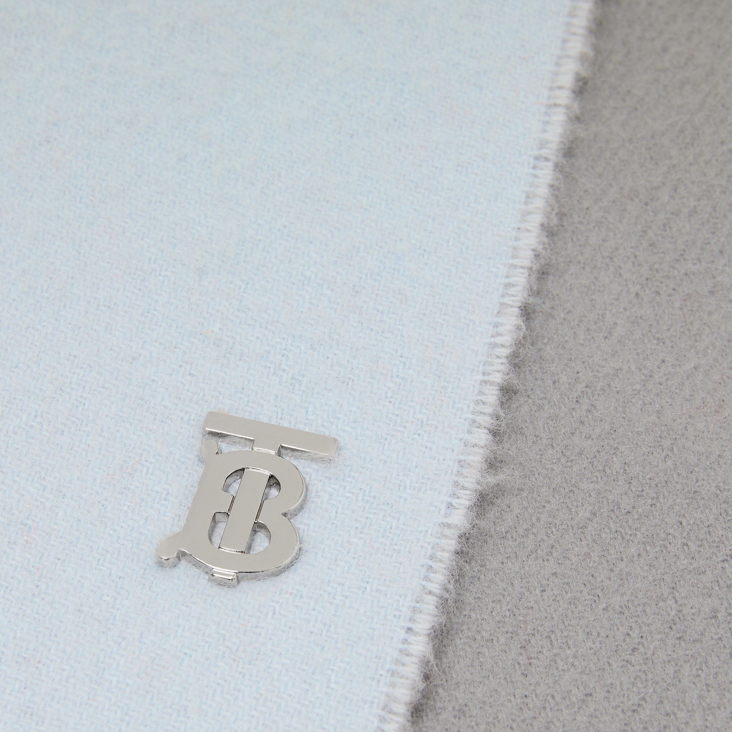 双面两用专属标识羊绒围巾 (浅蓝色) | Burberry® 博柏利官网 - 2