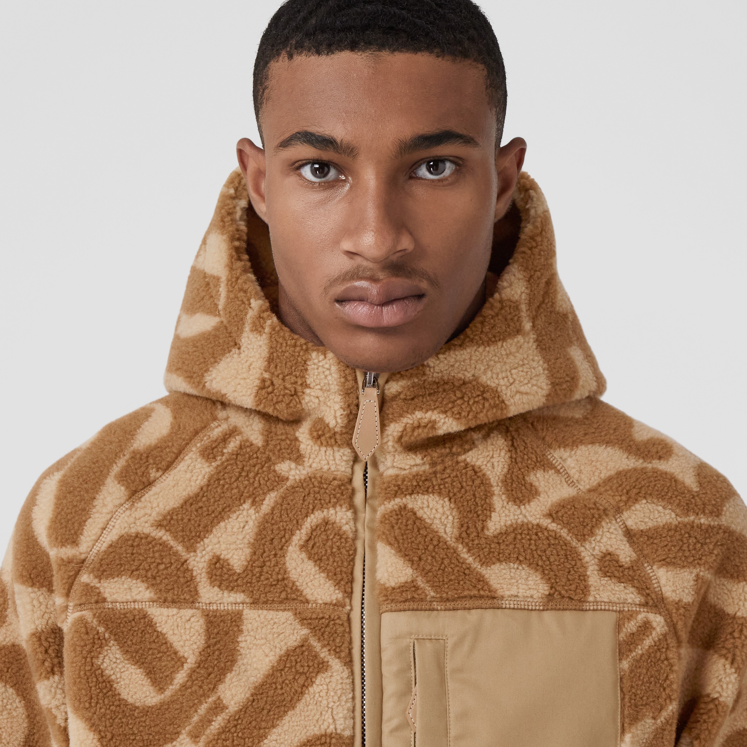 Suéter de malha texturizada com monograma em jacquard e capuz (Fulvo Suave) - Homens | Burberry® oficial - 2