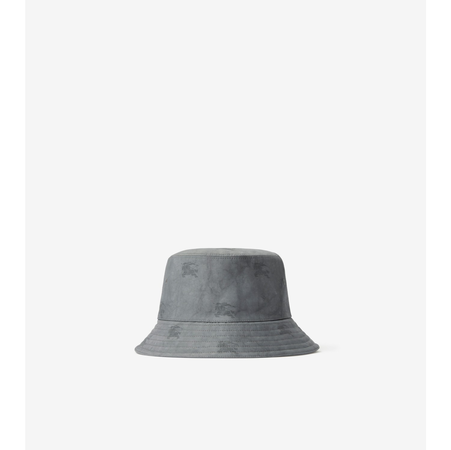 black burberry bucket hat