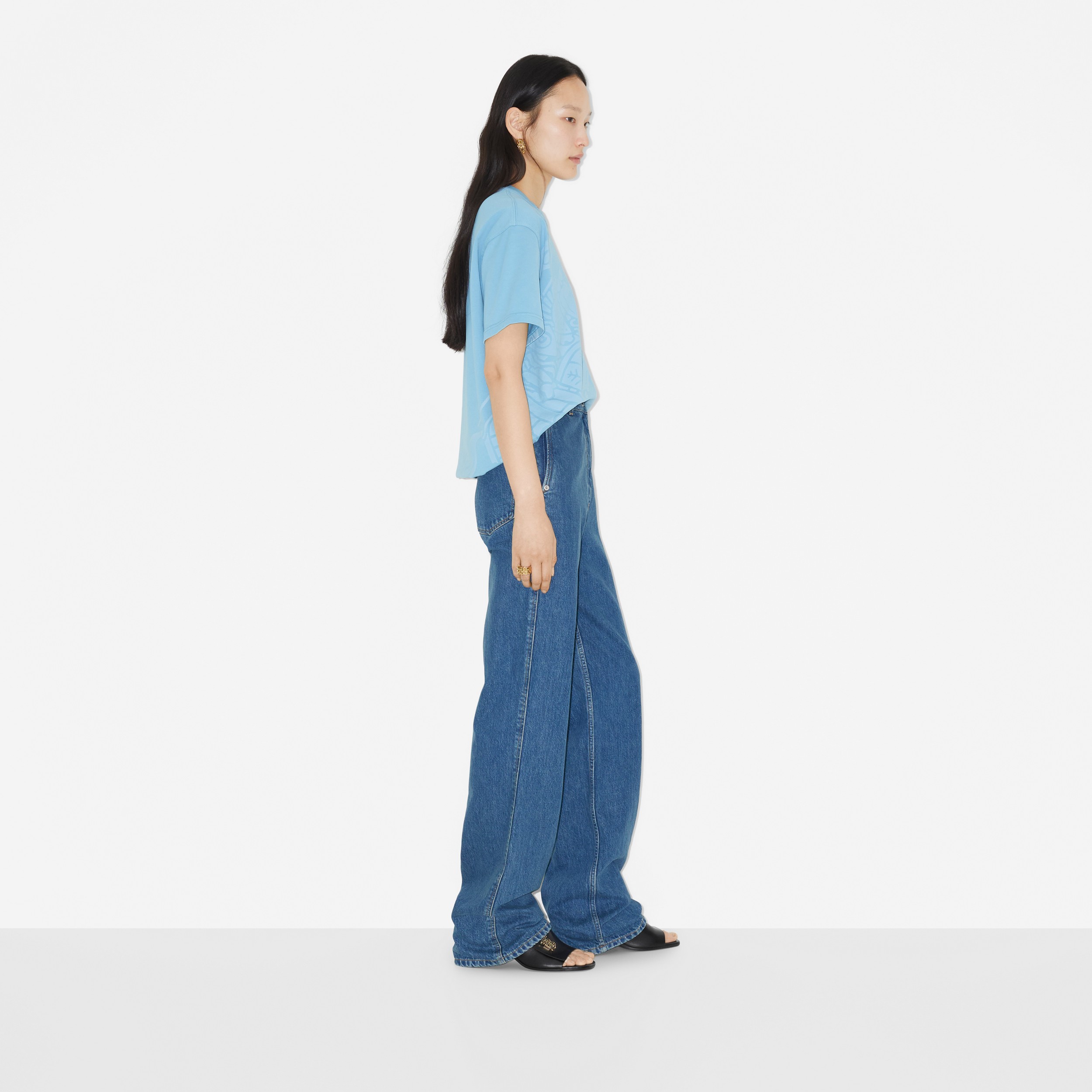 Camiseta oversize em algodão com estampa EKD (Azul Brim Fresco) - Mulheres | Burberry® oficial - 3