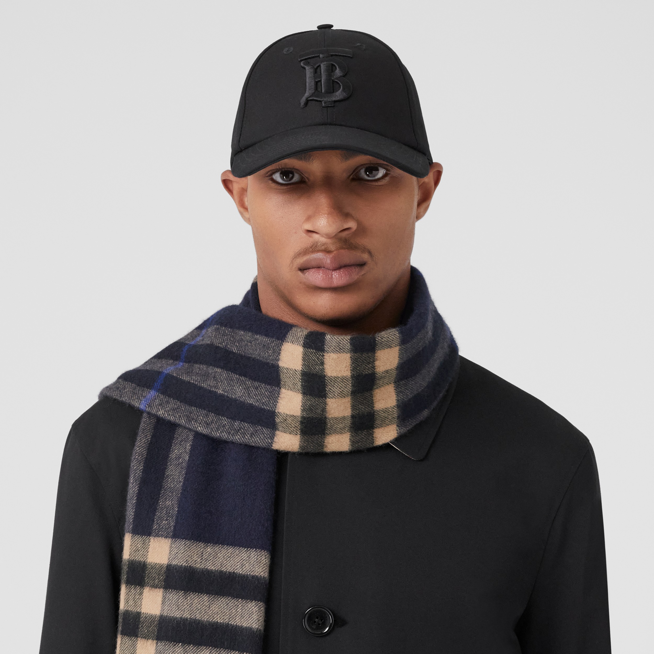 The Burberry Check Cashmere Scarf in Indigo/mid Camel | Burberry® Official - 4