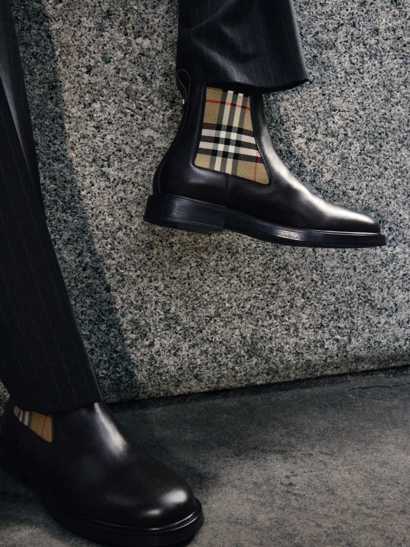 Product shot of the Leather Pembroke Boots in colour Moorhen brown
