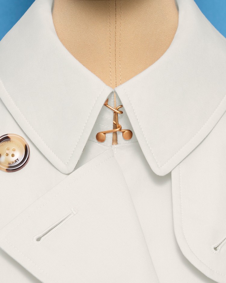Short Tropical Gabardine Kensington Trench Coat in Cotton white