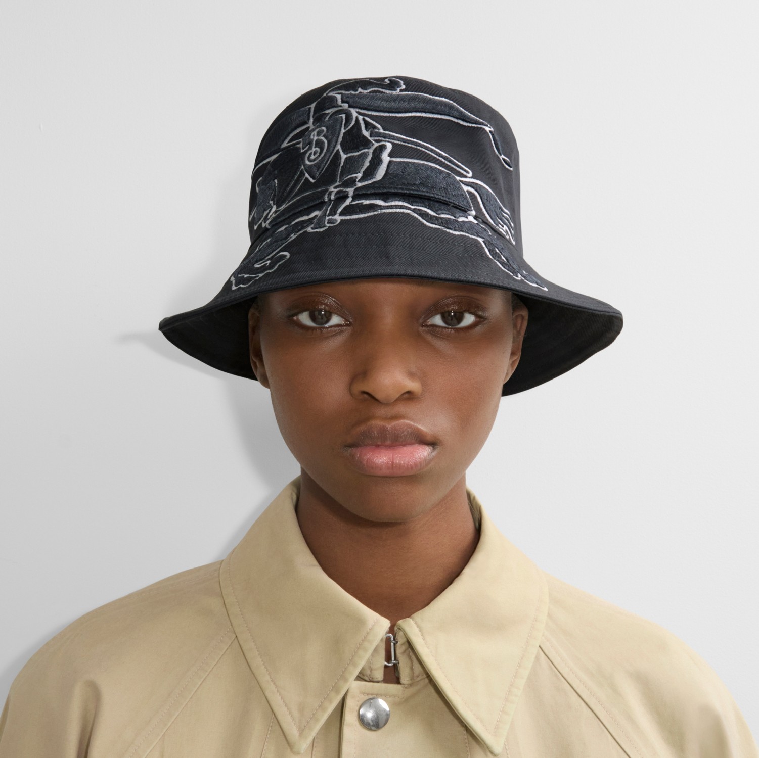EKD コットン バケットハット (チャコール) - メンズ | Burberry EKD コットン バケットハット (チャコール) - メンズ | Burberry