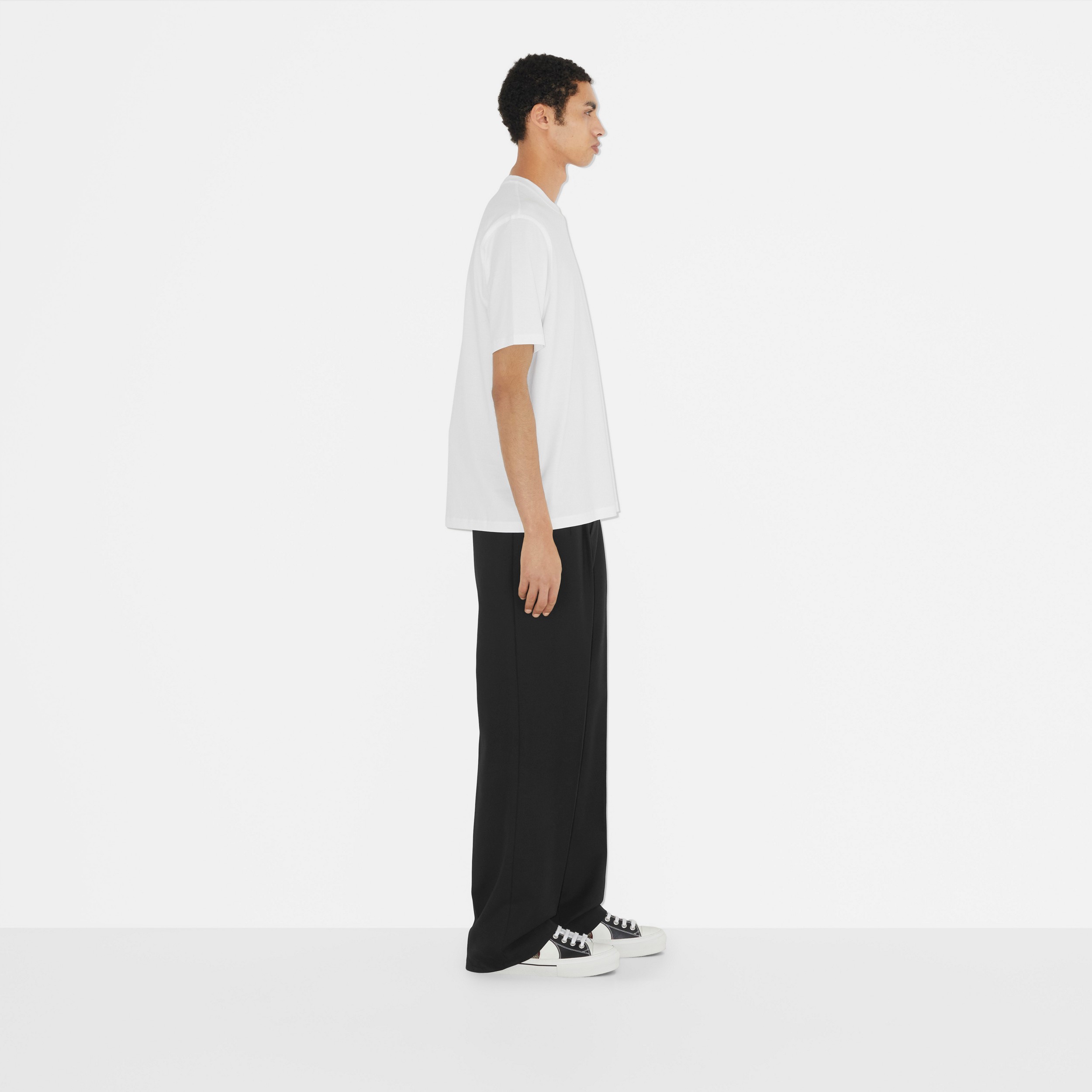 T-shirt en coton avec écusson feuille de chêne brodé (Blanc) - Homme | Site officiel Burberry® - 3