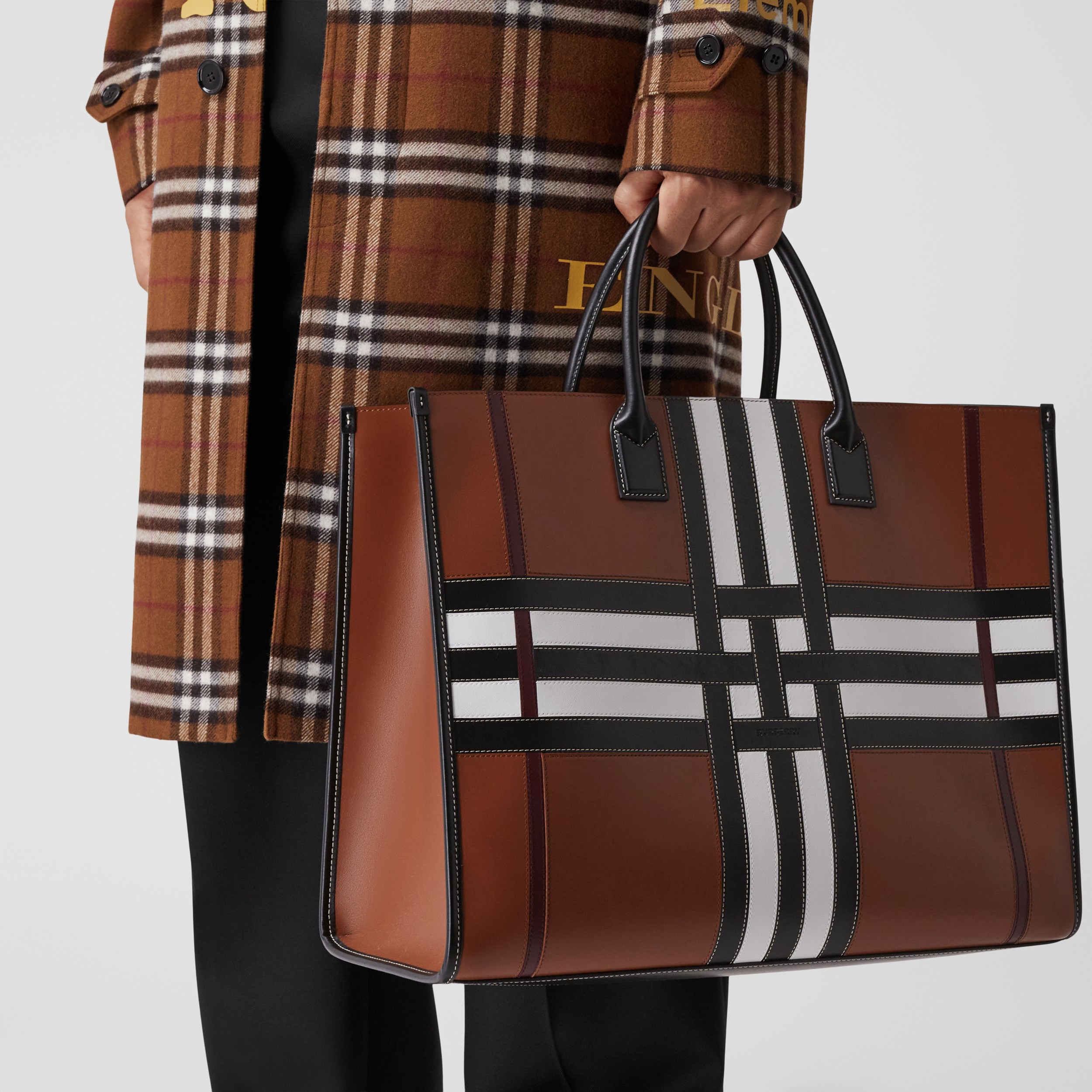 Exaggerated Check Leather Tote (Tan) - Homens | Burberry® oficial - 4