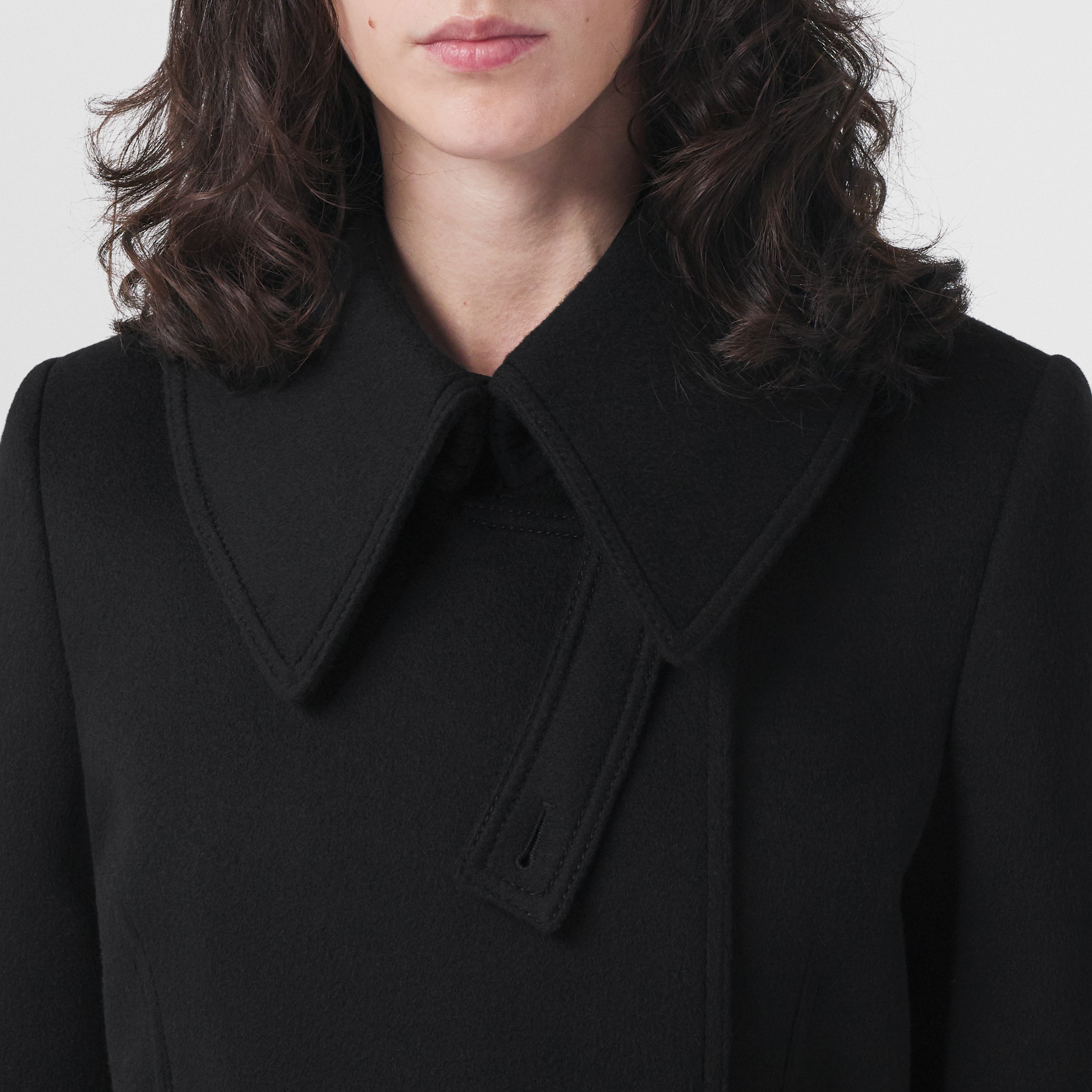 Abrigo en cachemir reciclado con cinturón (Negro) - Mujer | Burberry® oficial - 2