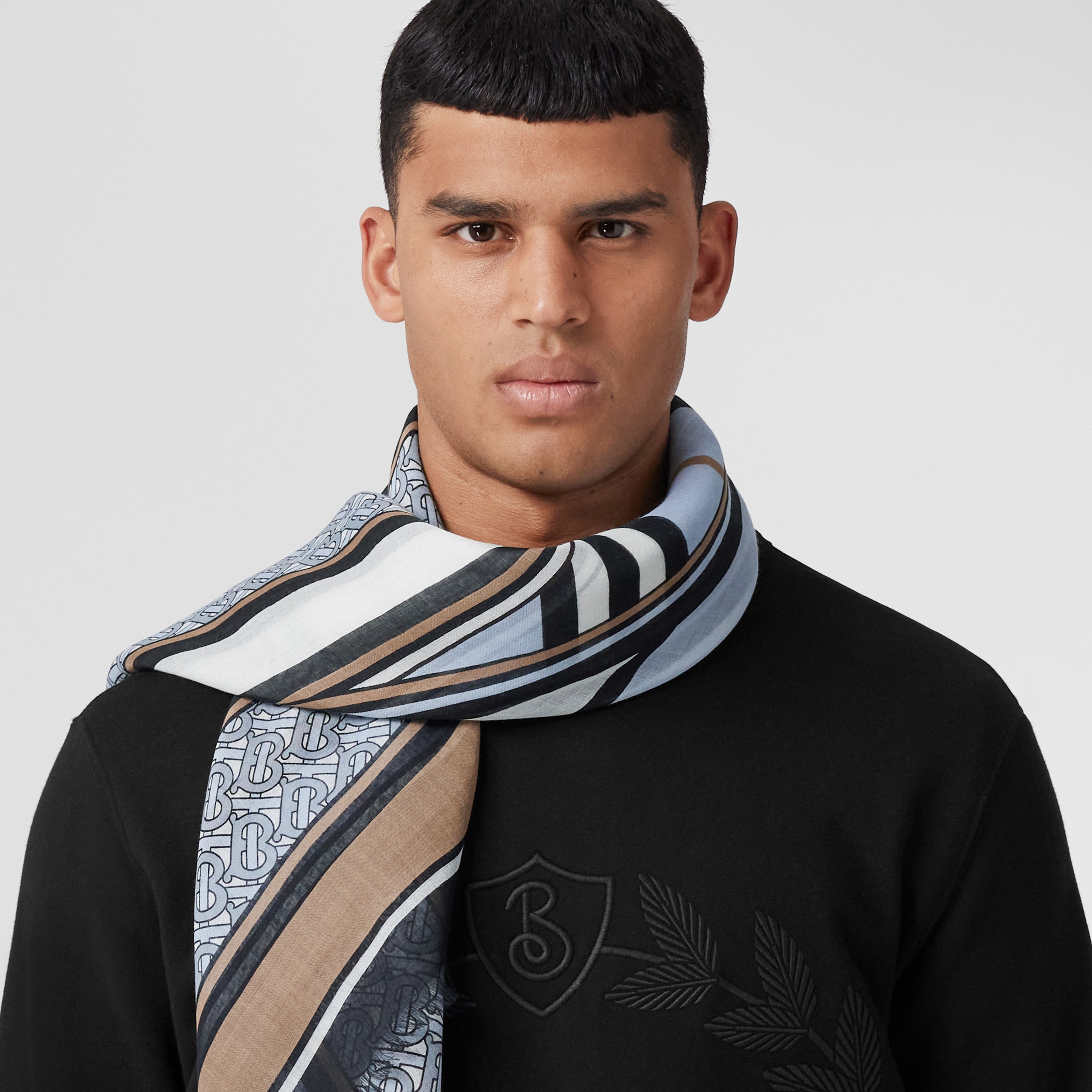 Pañuelo cuadrado grande en lana y seda con estampado de montaje (Azul Pálido) | Burberry® oficial - 4