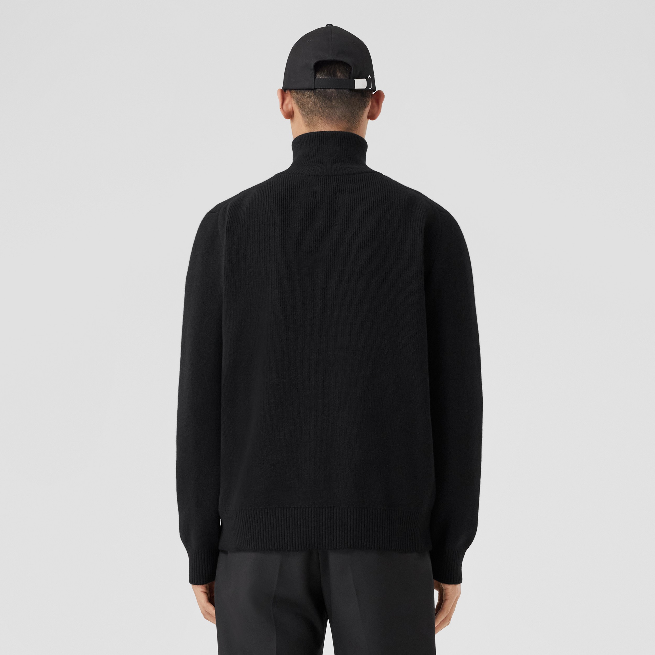 Suéter de cashmere com gola rolê e monograma (Preto) - Homens | Burberry® oficial - 3
