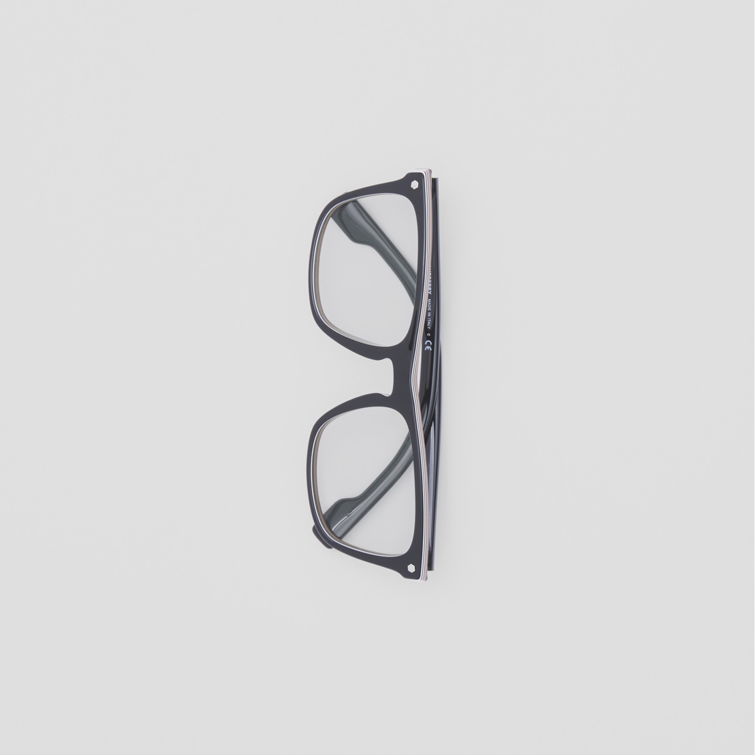 Korrekturbrille mit eckigem Gestell und Streifendetail
