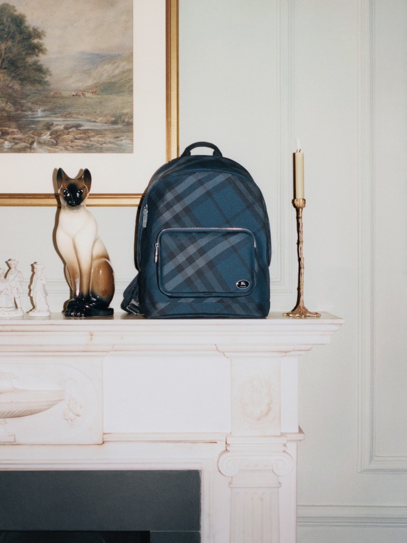 Product shot of Grid Backpack in colour Navy