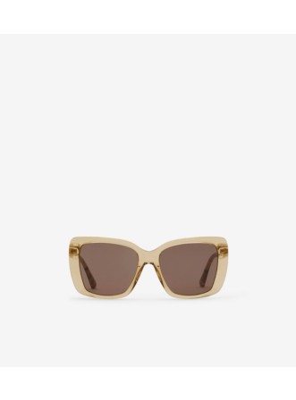チークカラーレンズ　BURBERRY サングラス ゴールドフレーム　金縁 C716F8C6-A432-41A8-BF52-