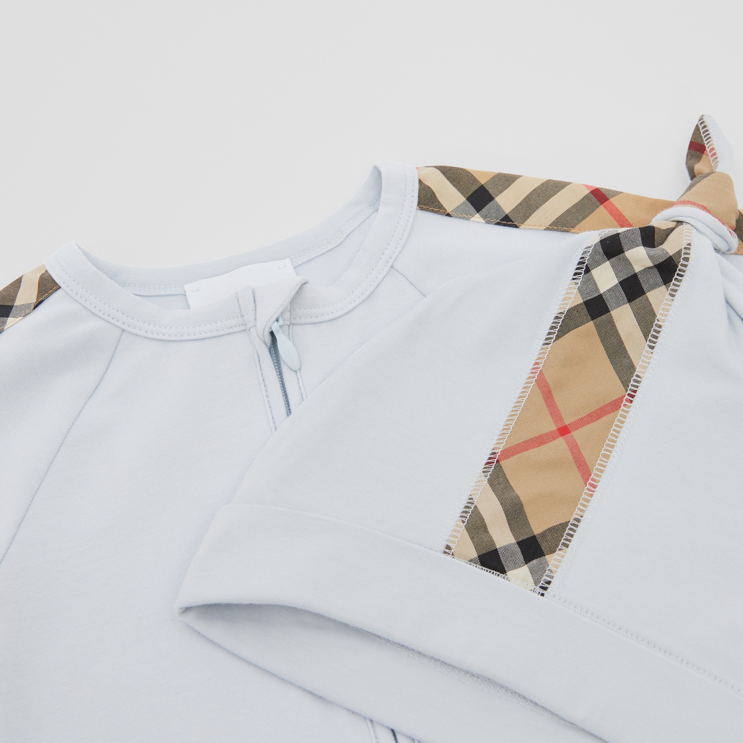 Coffret Cadeau Trois Pieces Pour Bebe En Coton Avec Check Bleu Glace Enfant Burberry Coffret Cadeau Trois Pieces Pour Bebe En Coton Avec Check Bleu Glace Enfant Burberry