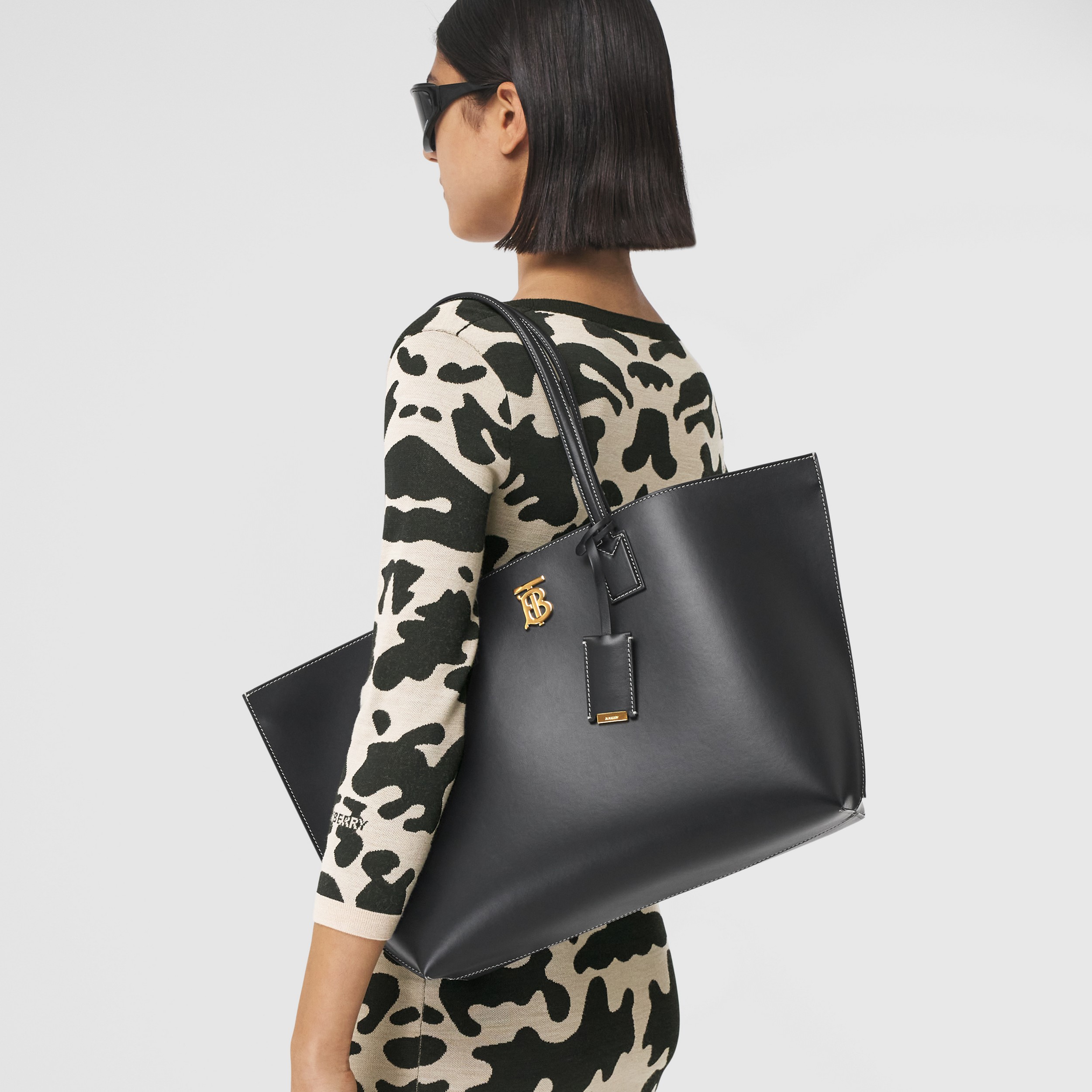 Mittelgroße Lederhenkeltasche mit Monogrammmotiv (Schwarz) - Damen | Burberry® - 3
