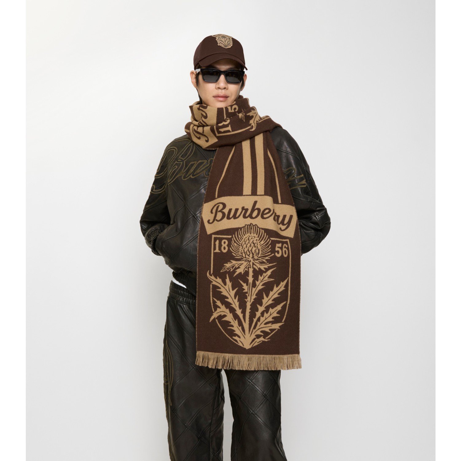 Wollschal mit Distelwappen