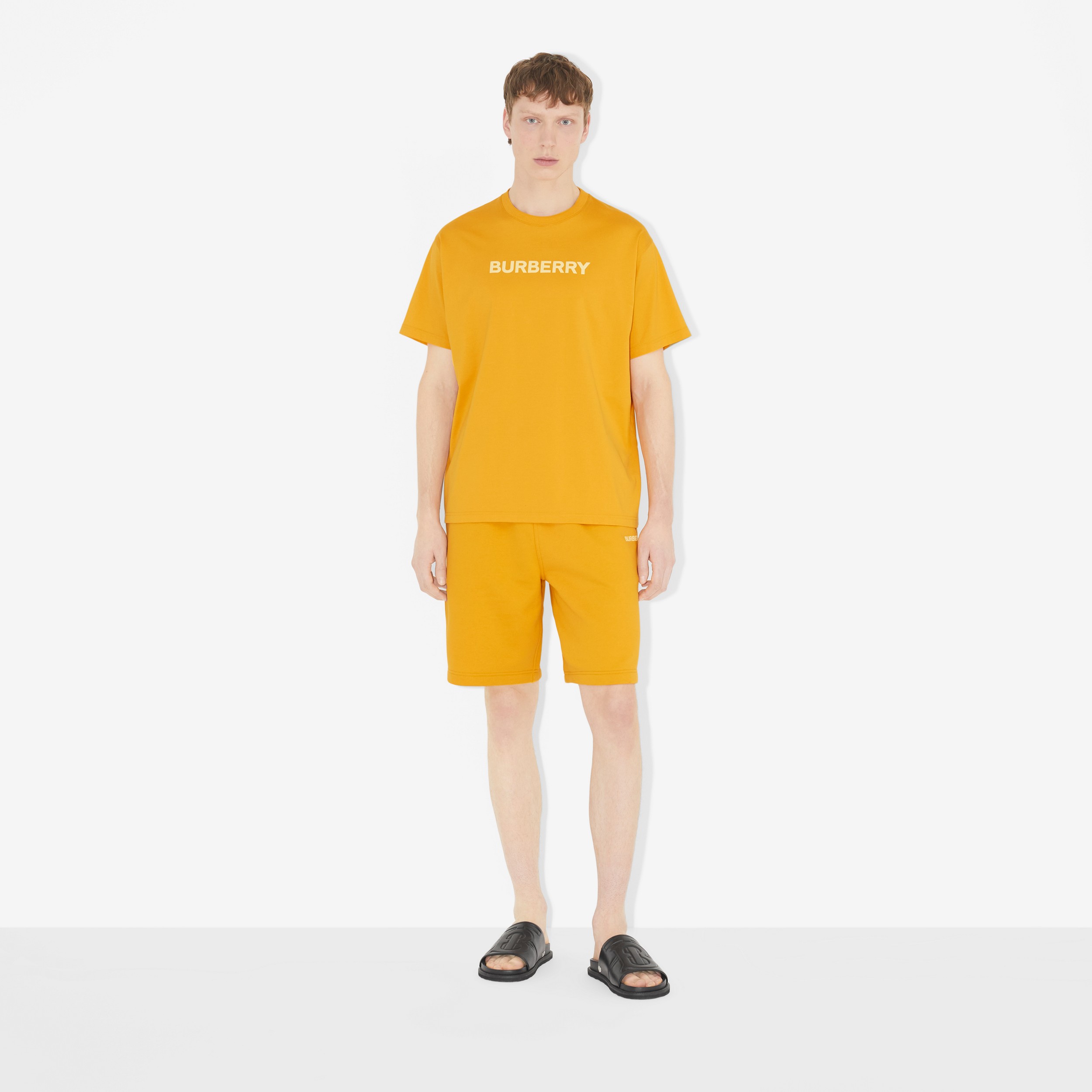 ロゴプリント コットンジャージー Tシャツ (マリーゴールド) - メンズ | Burberry®公式サイト - 2