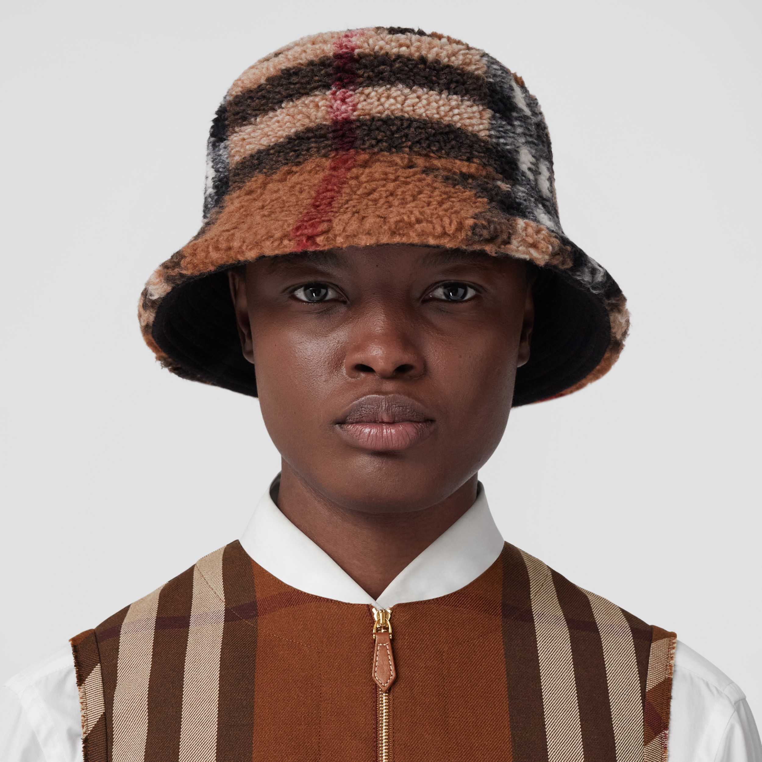 Reversible Check Fleece Bucket Hat in Birch Brown Burberry® Official