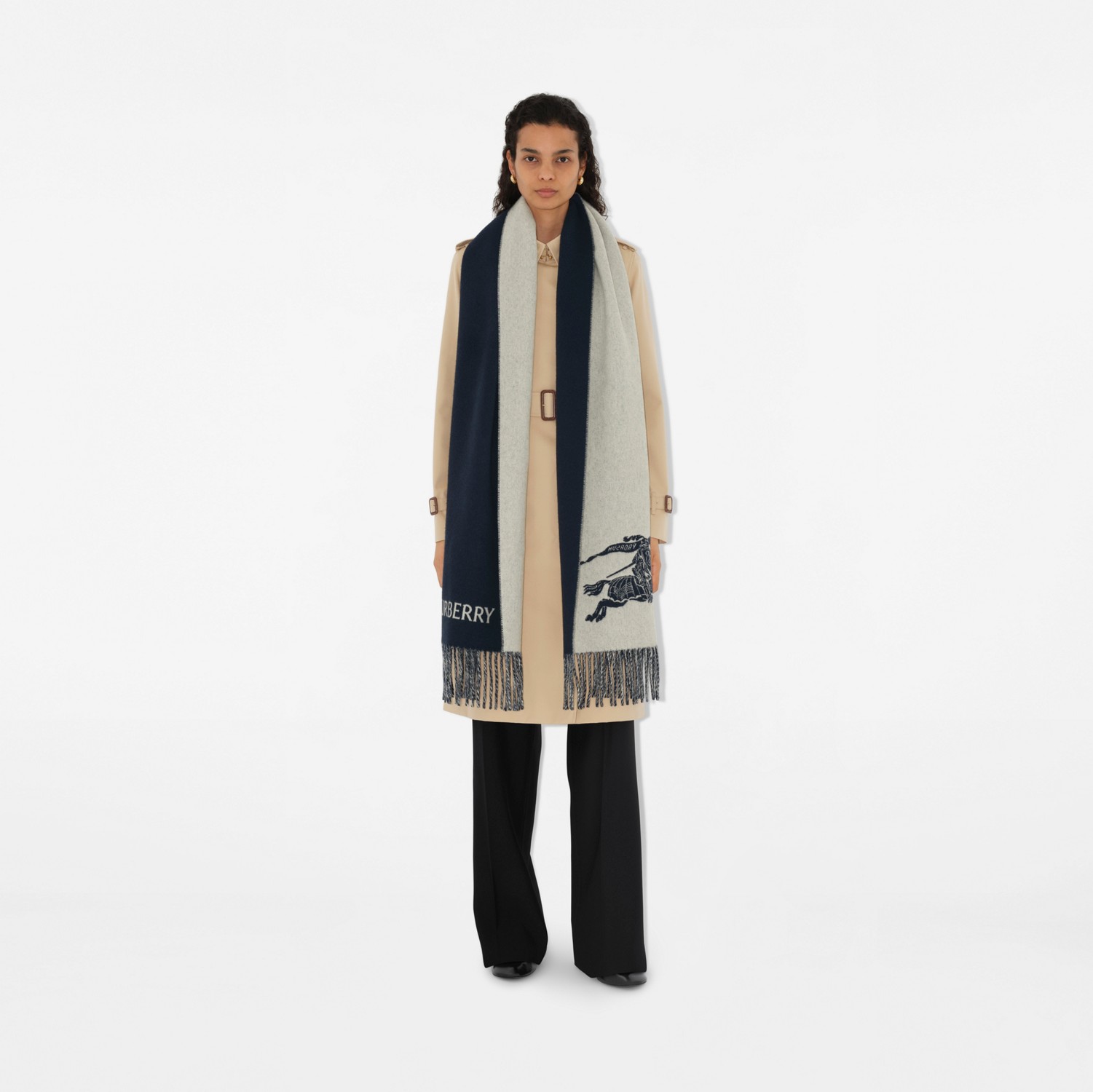 リバーシブル EKD カシミアスカーフ (ストーム) | Burberry®公式 リバーシブル EKD カシミアスカーフ (ストーム) | Burberry®公式