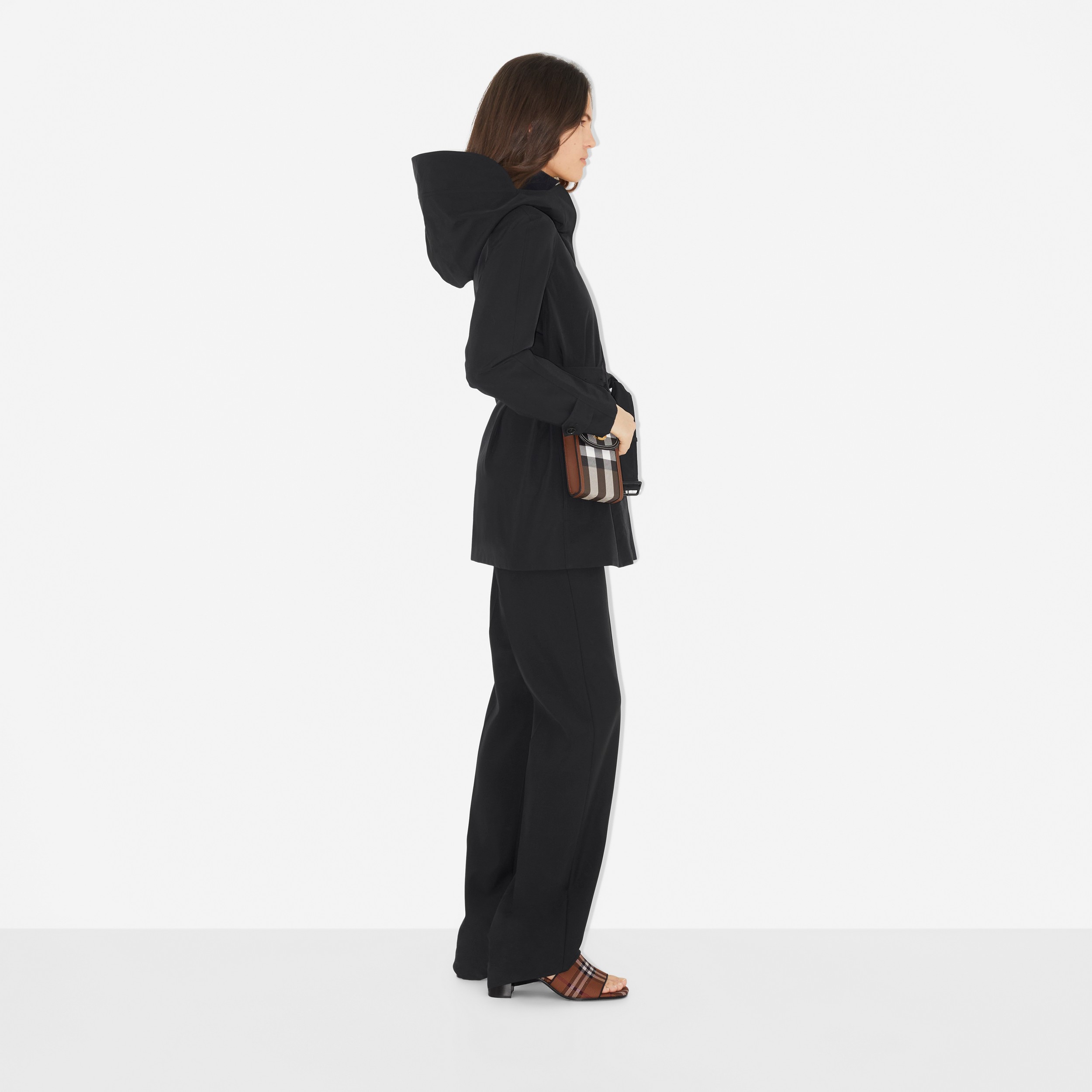 Paletot à capuche en faille de coton technique (Noir) - Femme | Site officiel Burberry® - 3