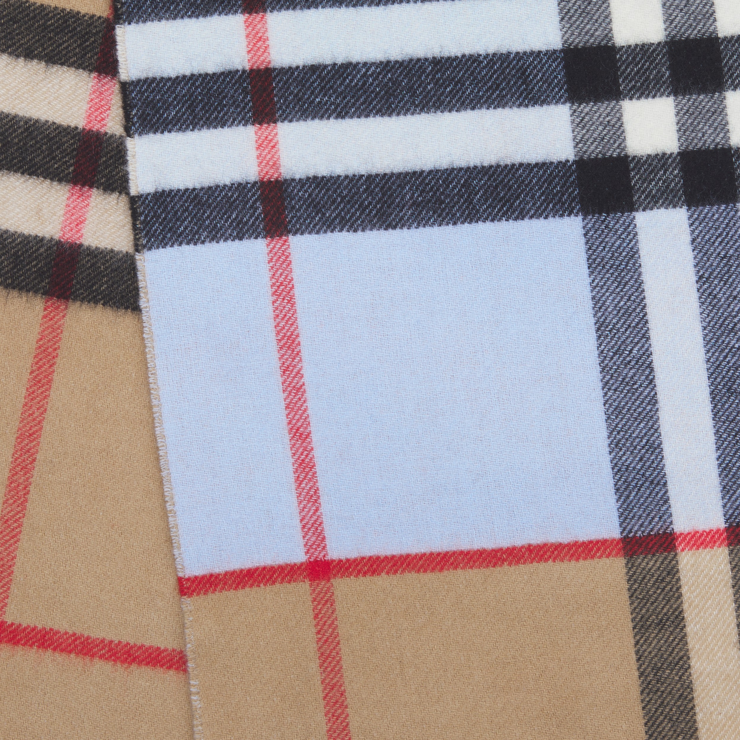 对比感格纹羊绒围巾 (典藏米色 / 淡蓝色) | Burberry® 博柏利官网 - 2