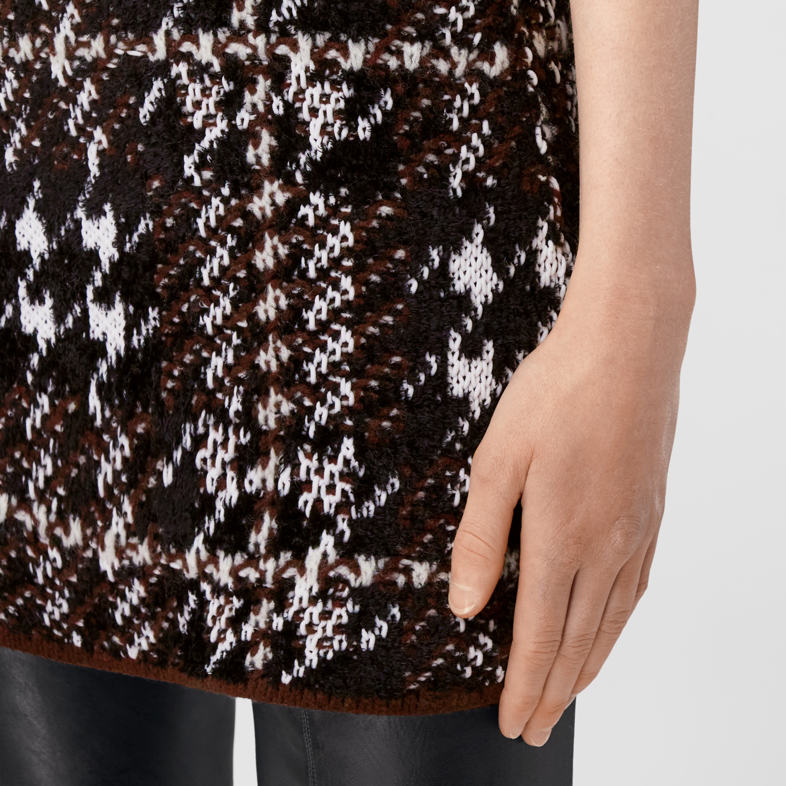 Minissaia de lã em pied-de-poule com logotipo em jacquard (Marrom Trufa Escuro) - Mulheres | Burberry® oficial - 2