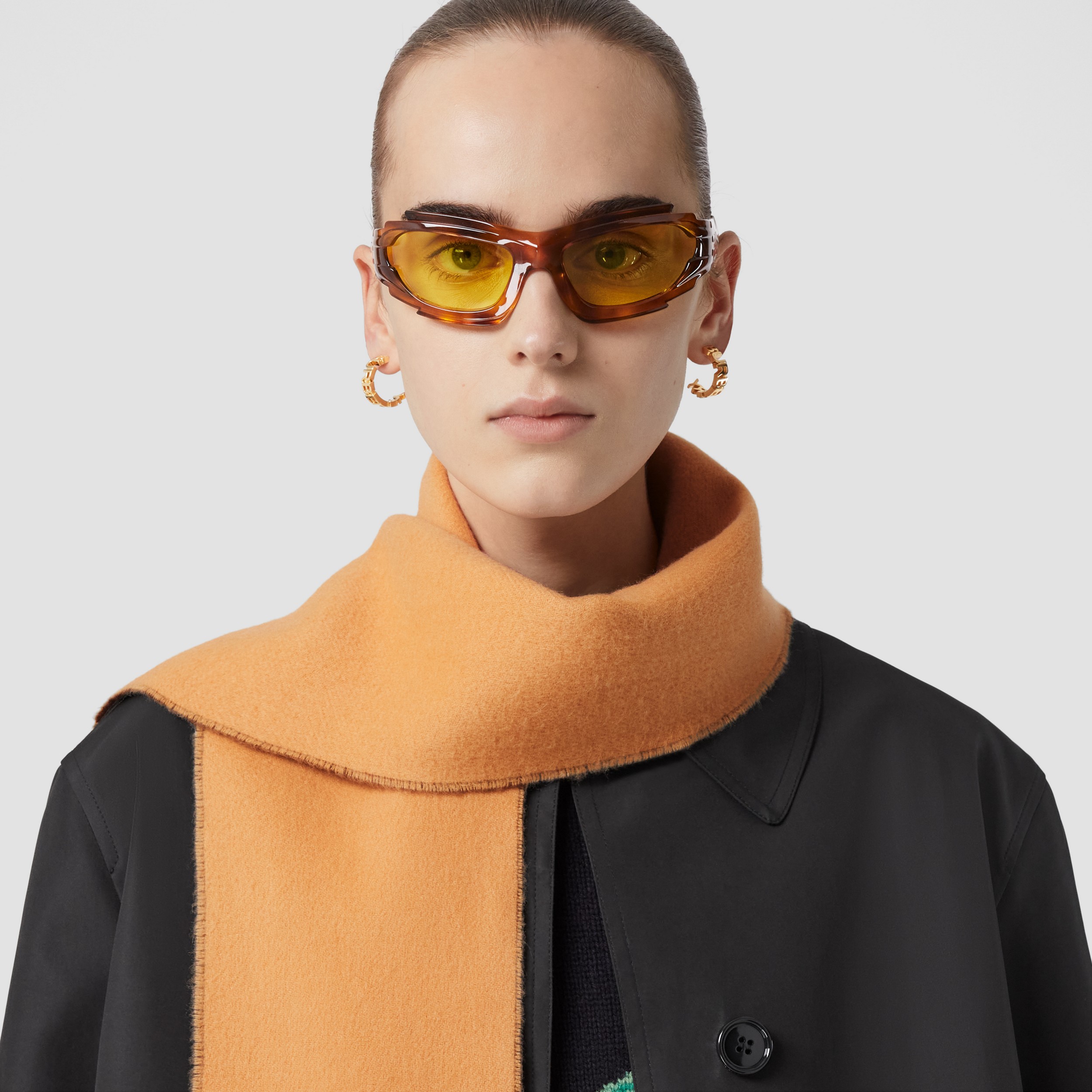Cachecol dupla face de cashmere com monograma (Marrom Bétula Escuro/laranja Terroso) | Burberry® oficial - 3