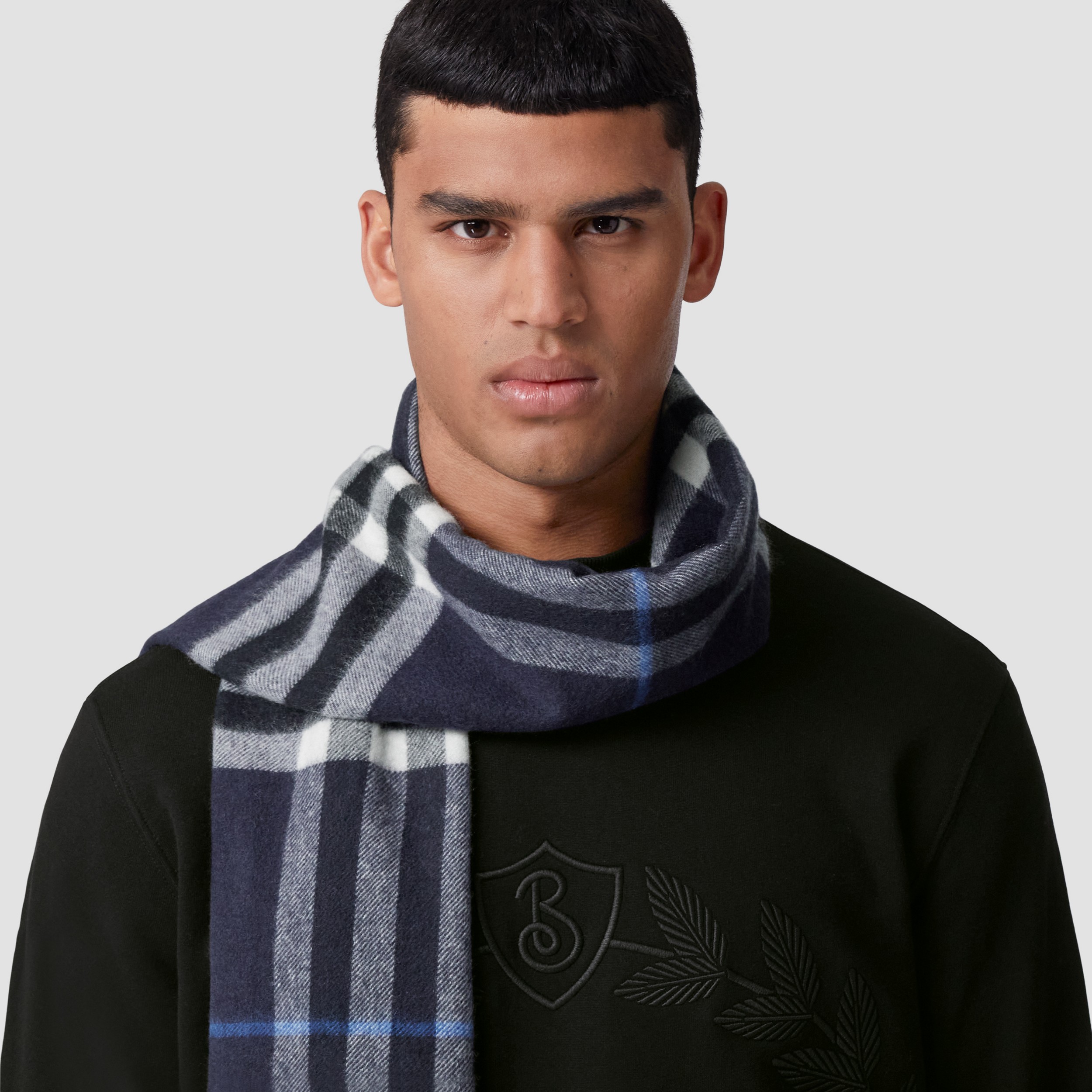 Night Check Cashmere Scarf – Online Exclusive in Dark Charcoal Blue | Burberry® Official - 4