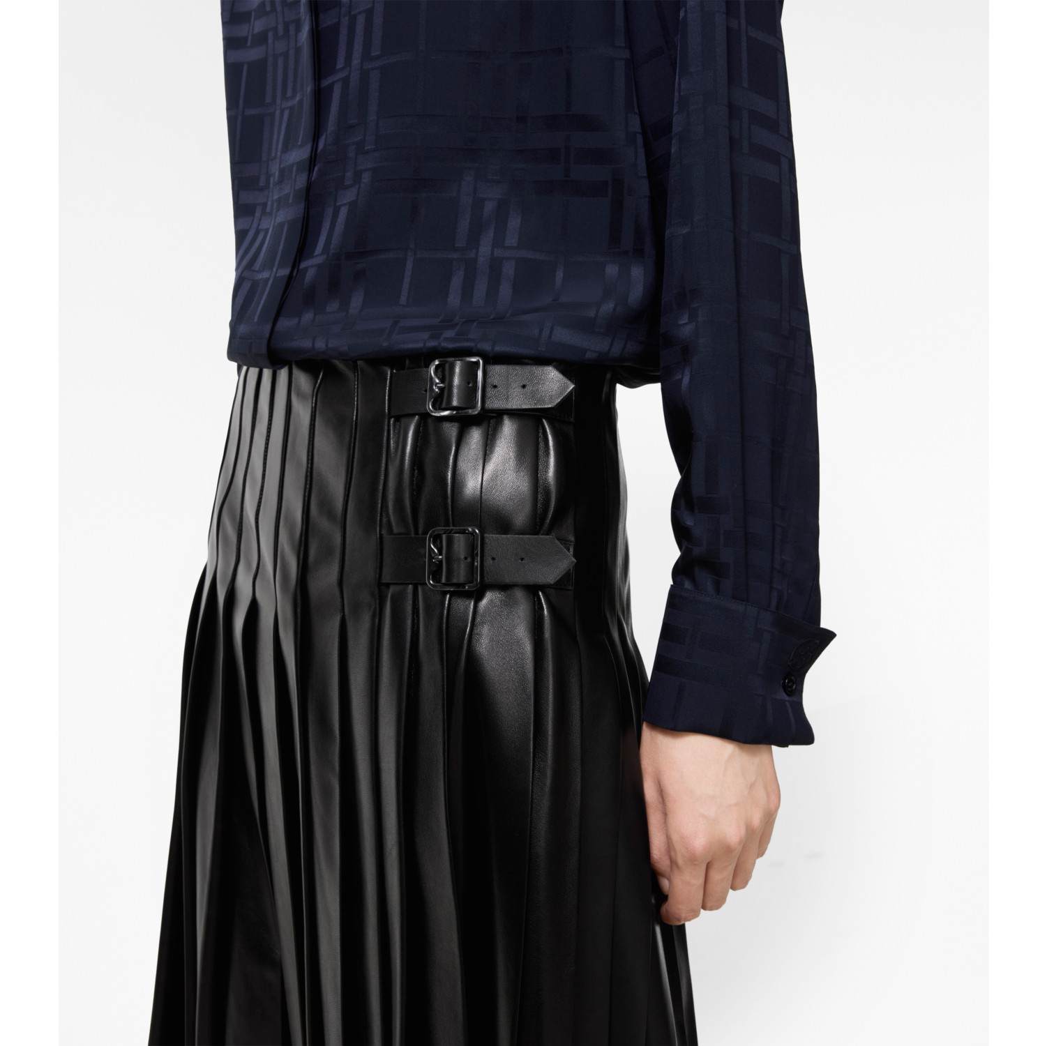 asa　バーバリー　ブラック プリーツスカート レザー調バックル付き プリーツ レザースカート (ブラック) - ウィメンズ, レザー | Burberry